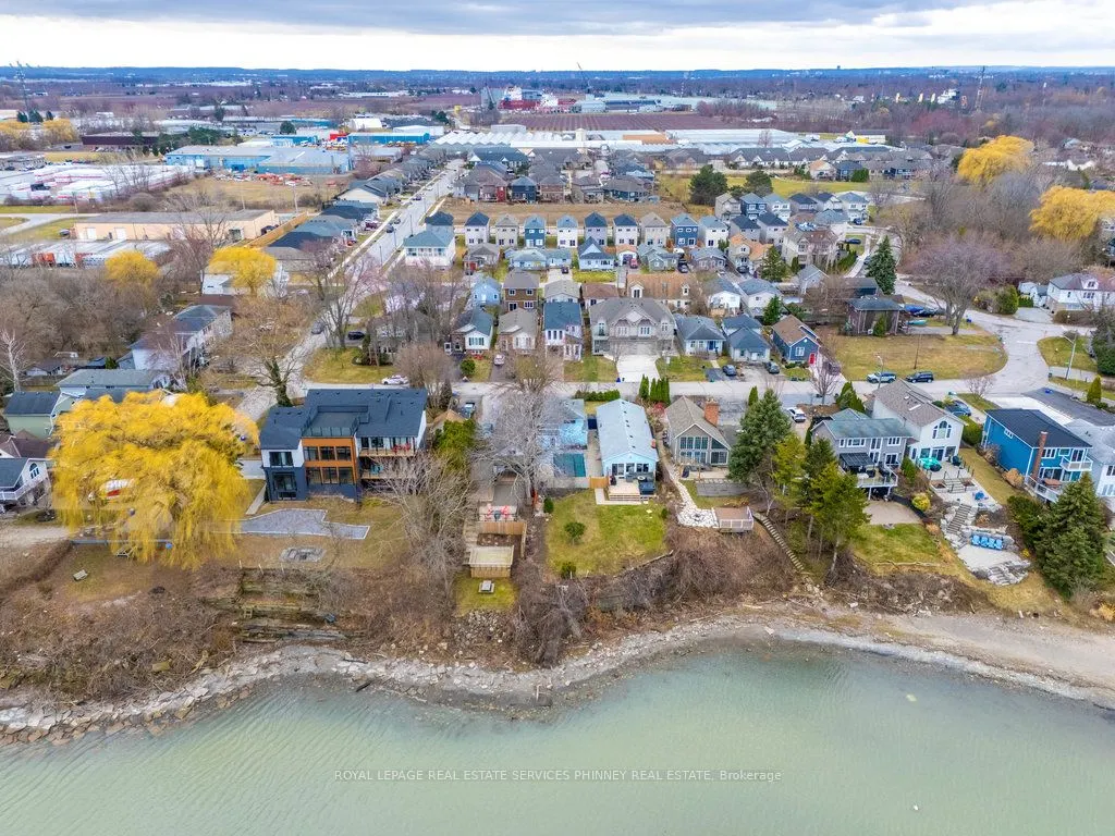 28 Lakeside Drive