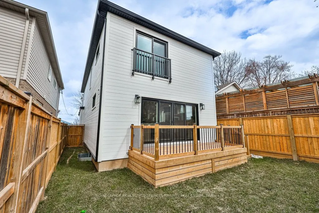28 Lakeside Drive