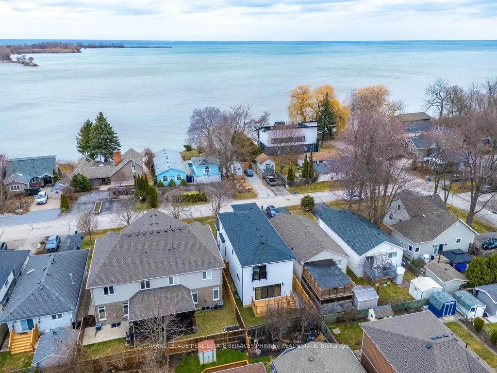 28 Lakeside Drive