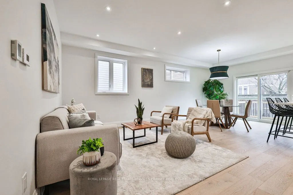 28 Lakeside Drive