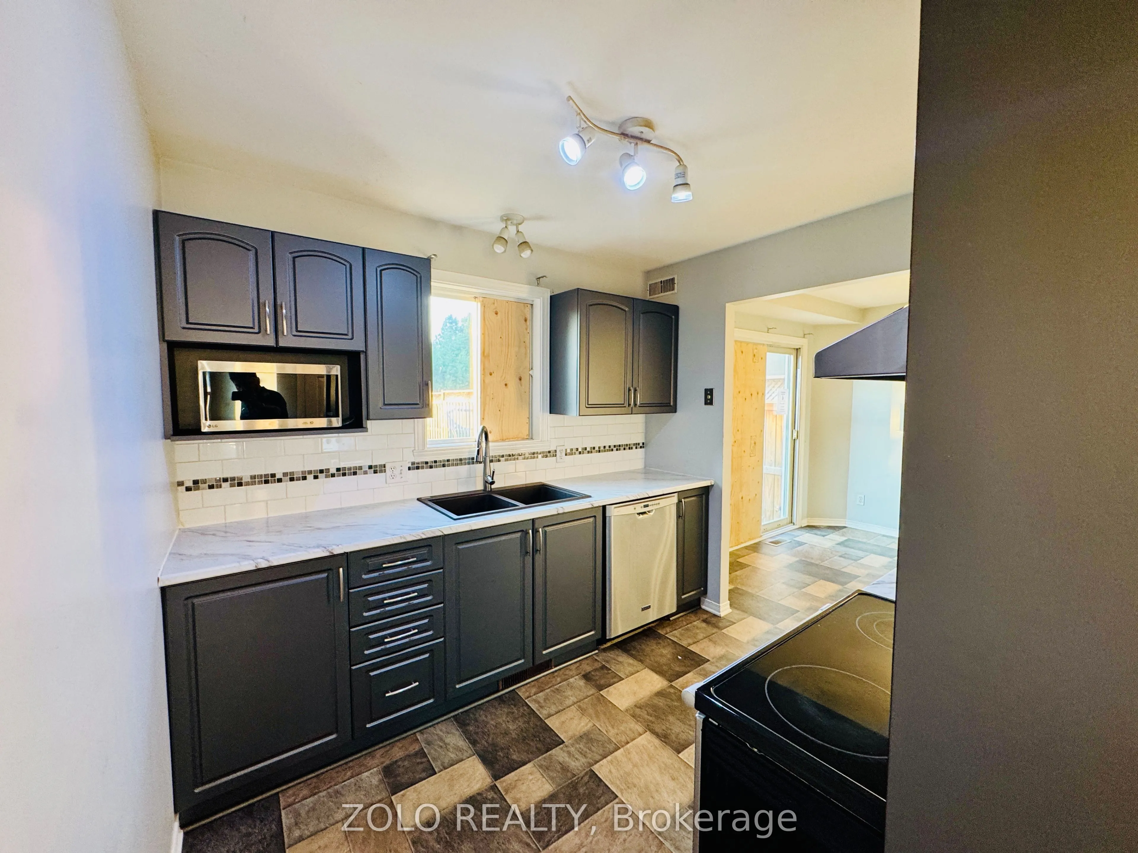 2313 Emily Crescent