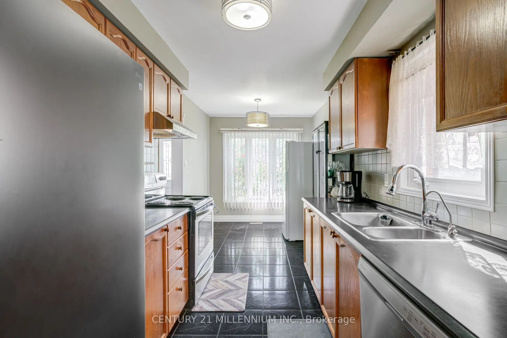555 Burnett Avenue