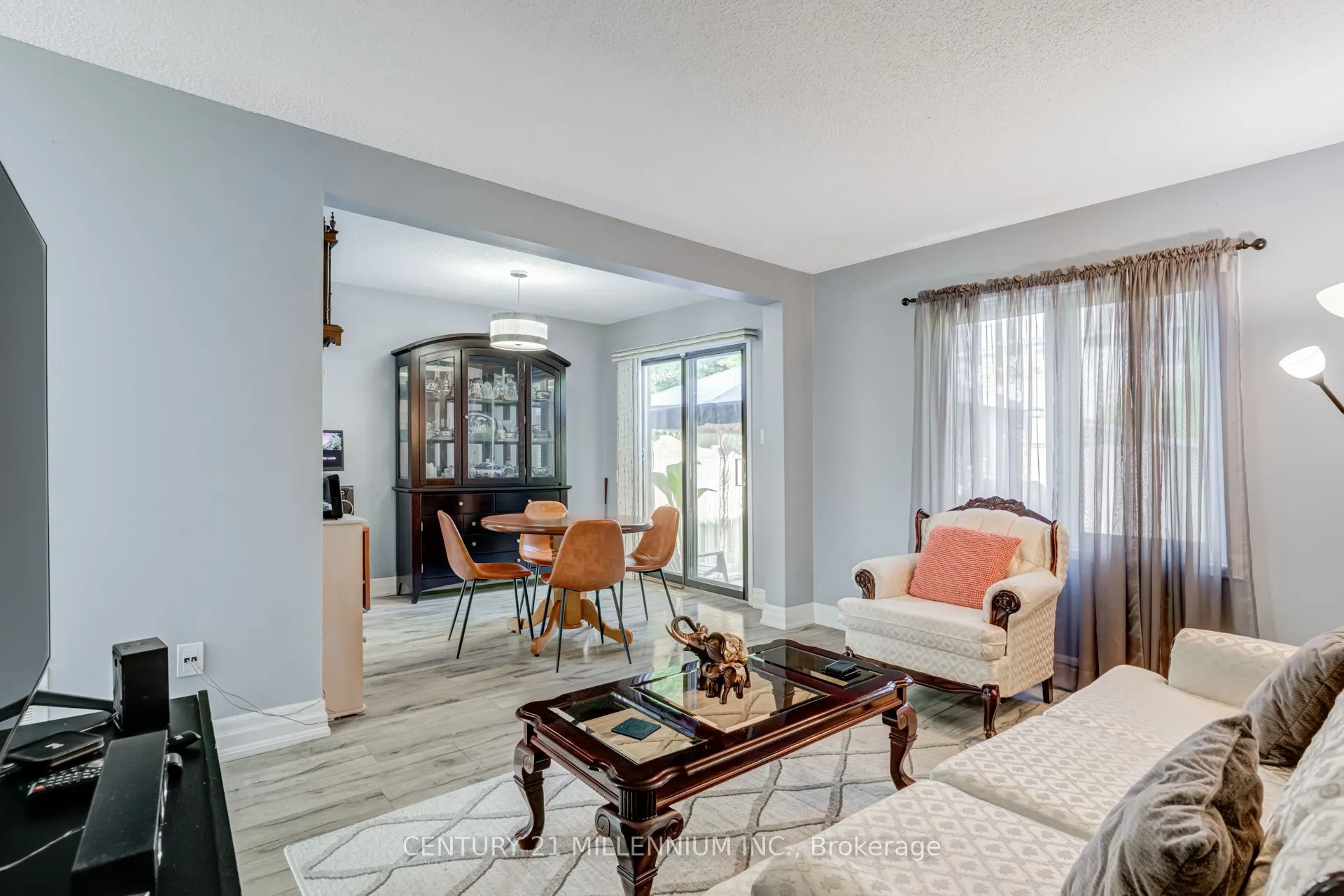 555 Burnett Avenue