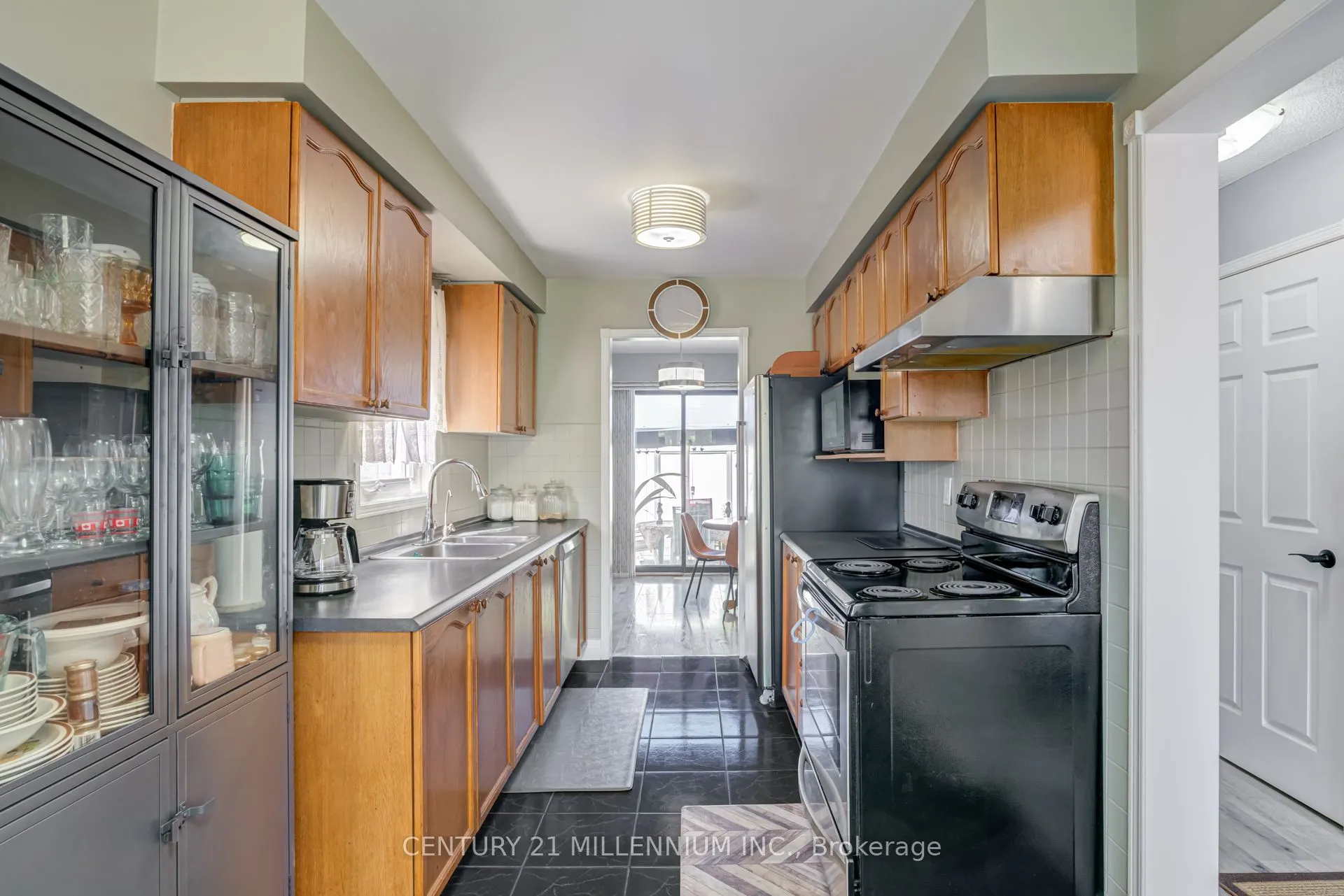 555 Burnett Avenue