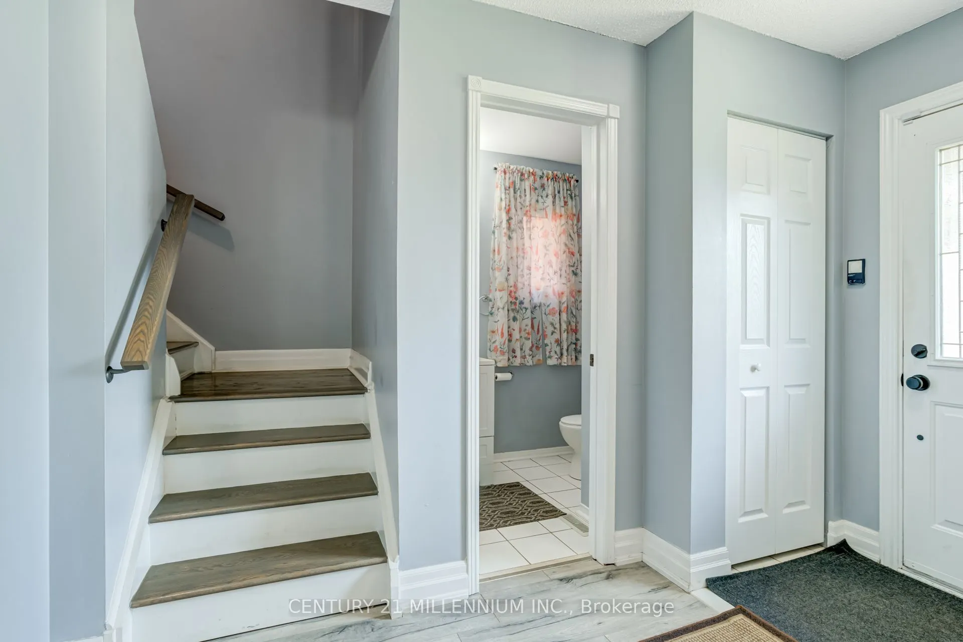 555 Burnett Avenue