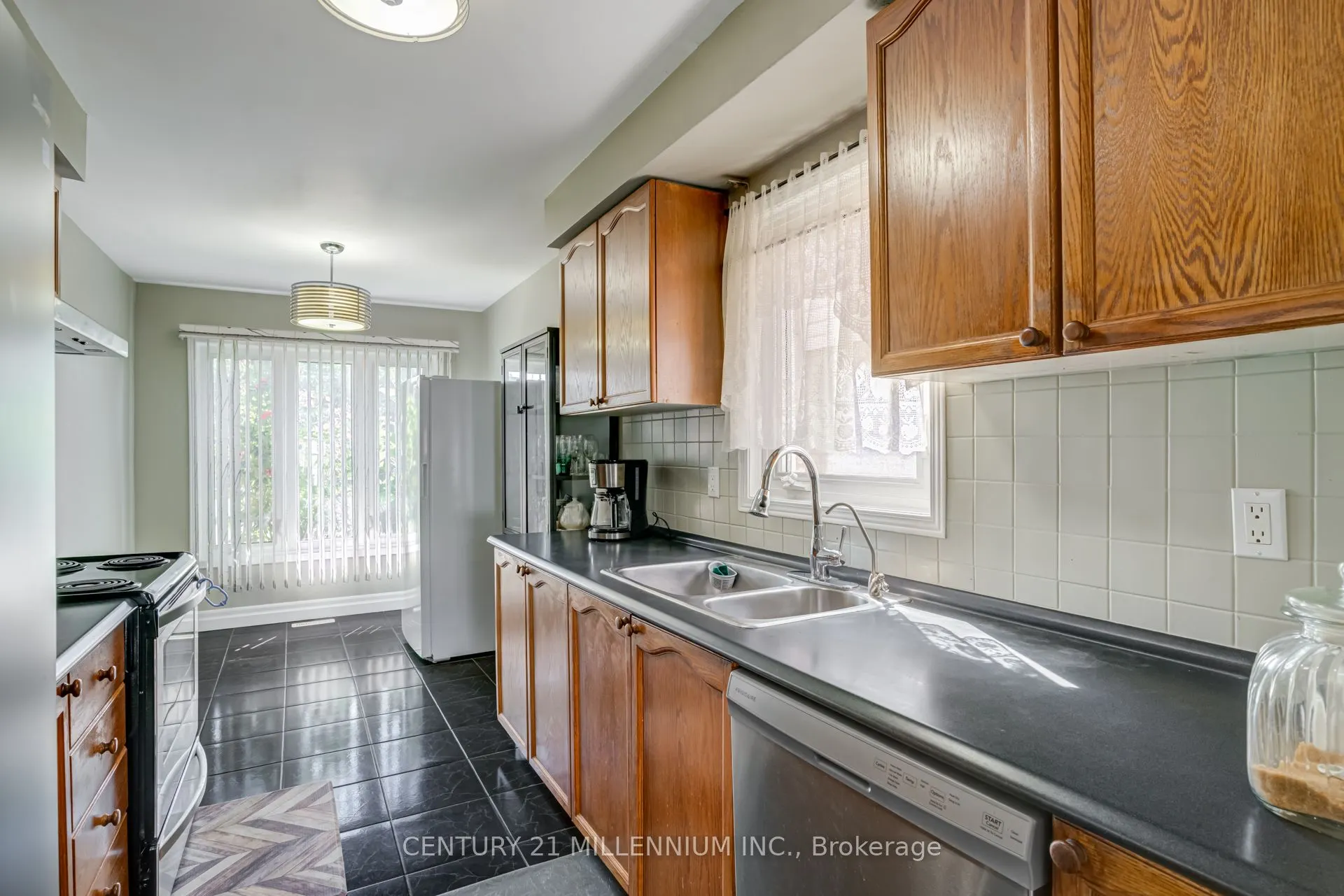 555 Burnett Avenue