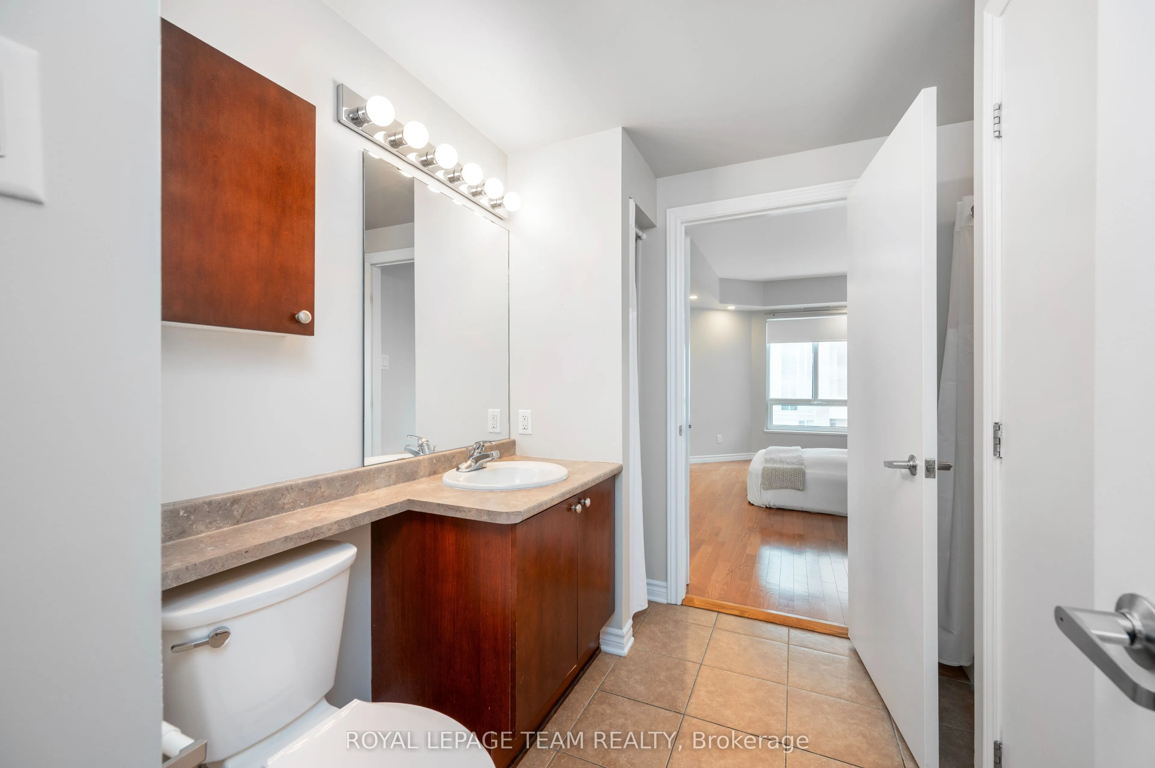 200 Rideau Street, #1704