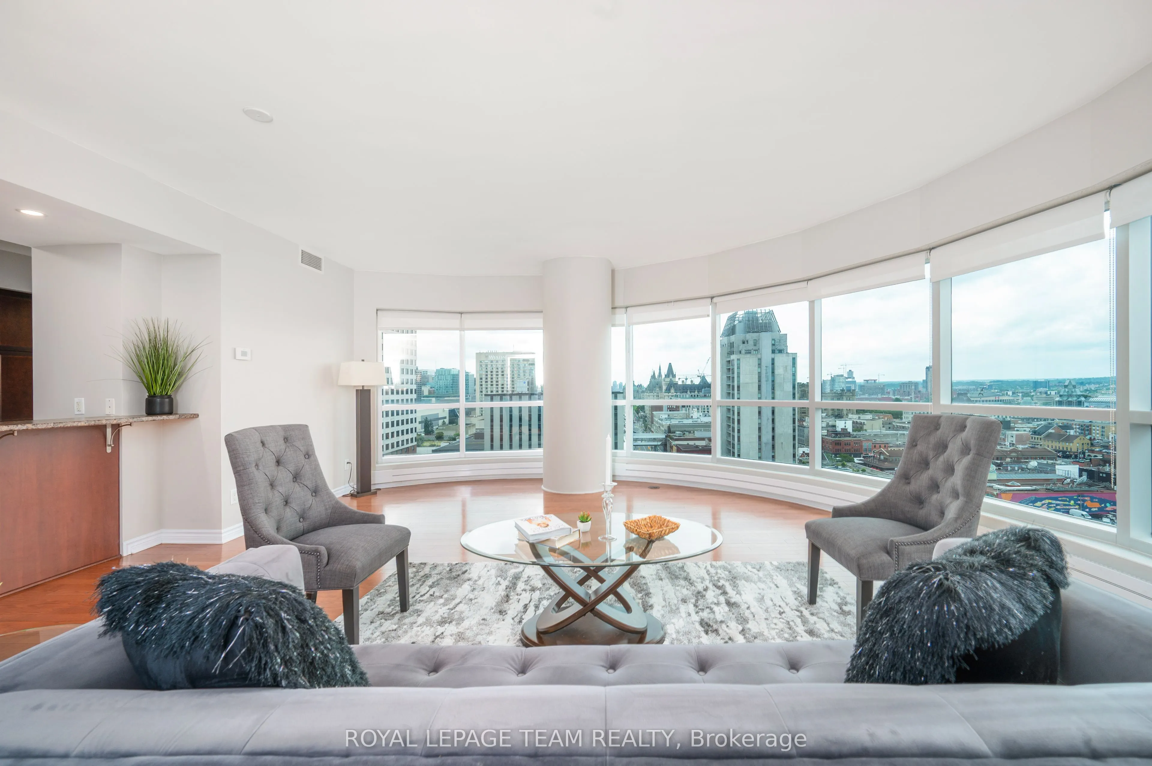 200 Rideau Street, #1704