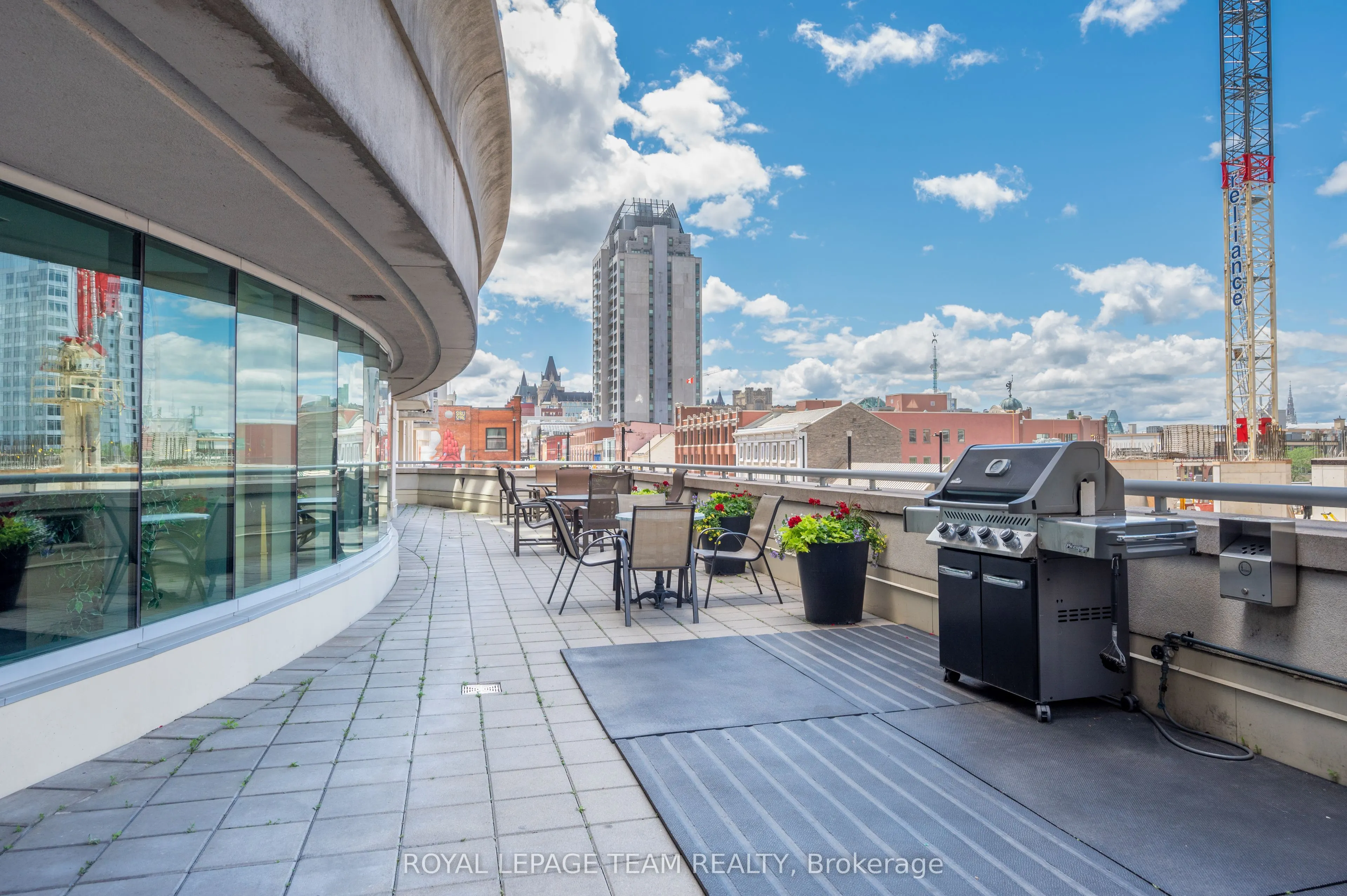 200 Rideau Street, #1704