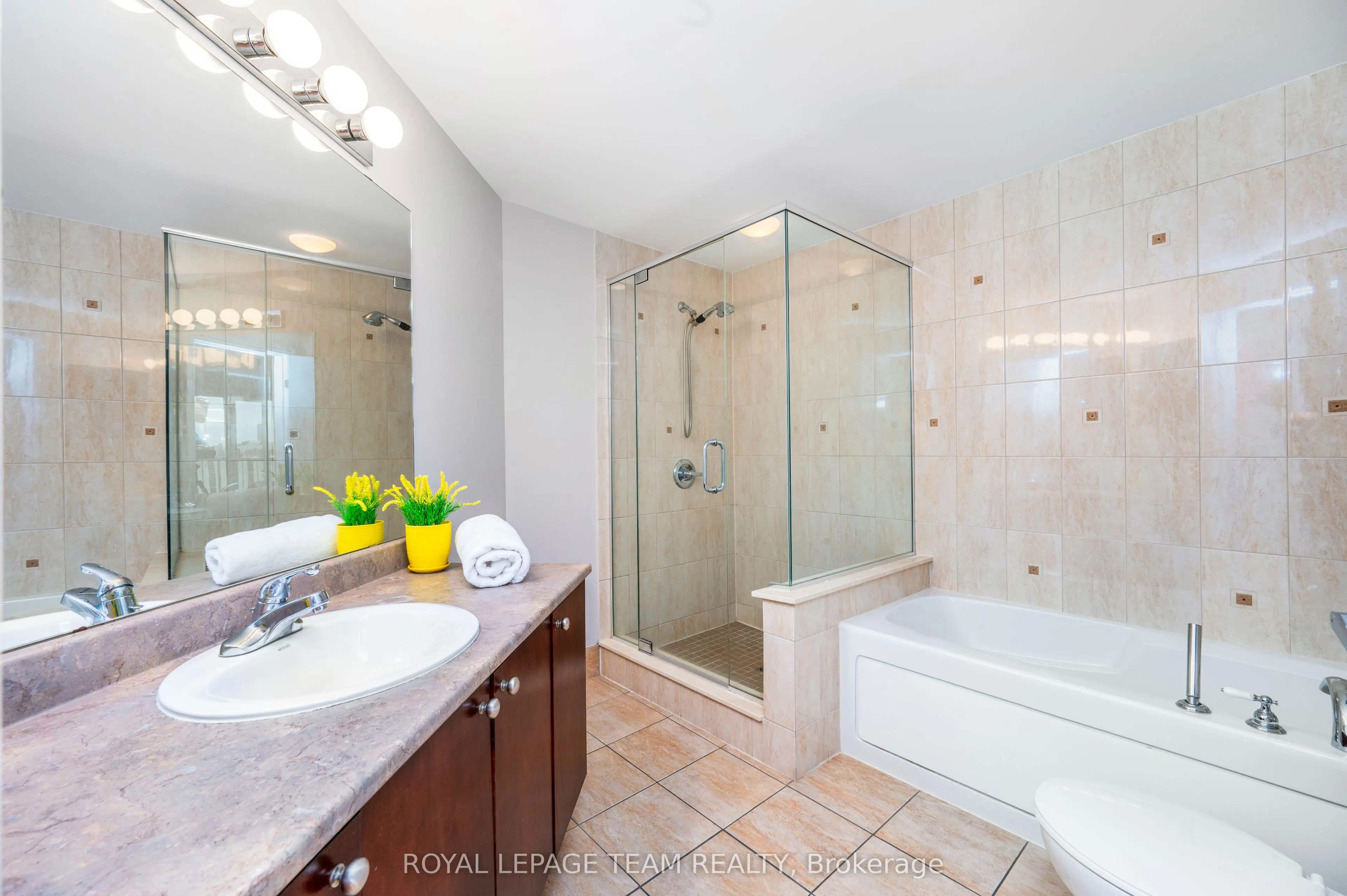 200 Rideau Street, #1704
