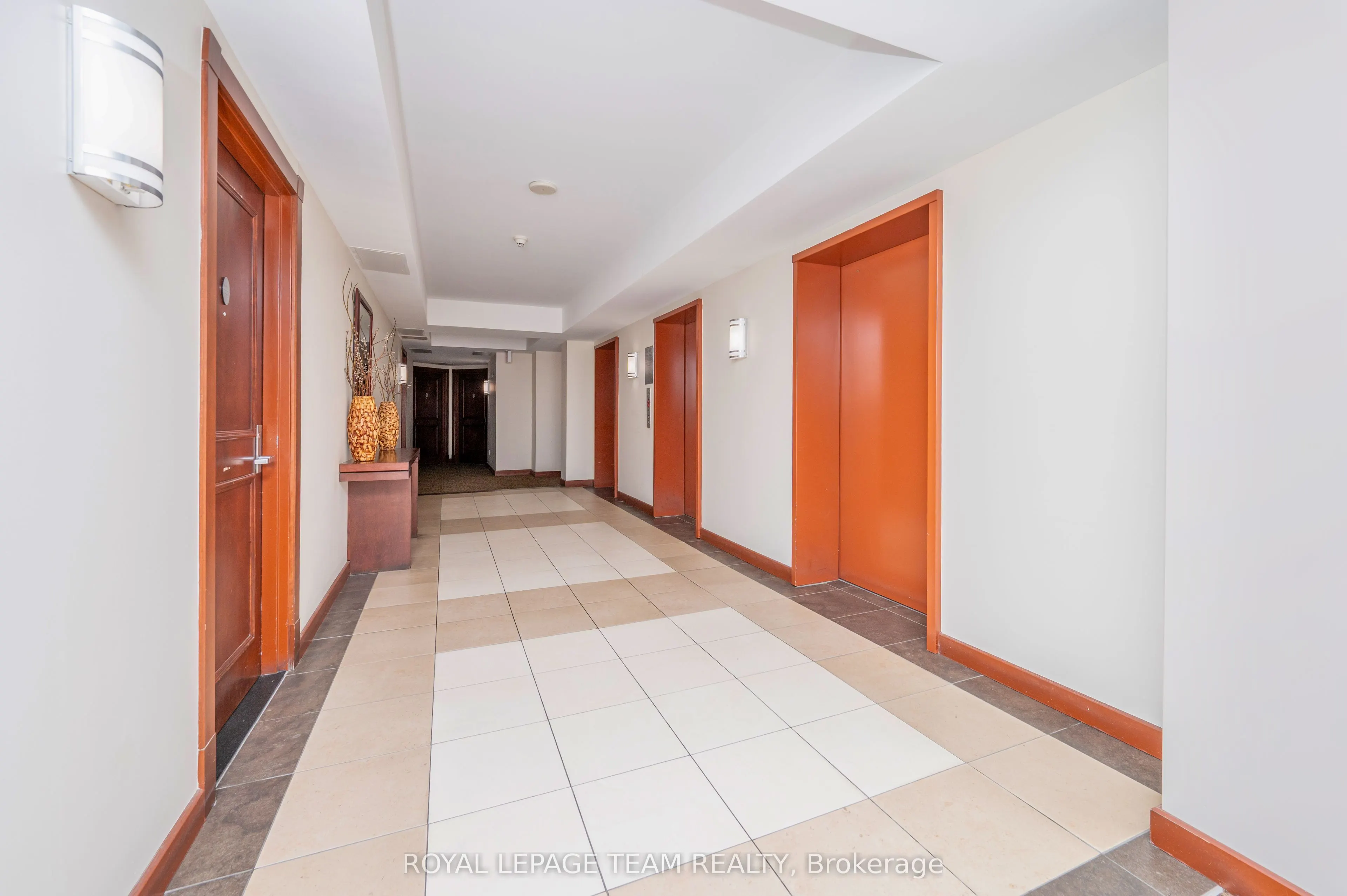 200 Rideau Street, #1704