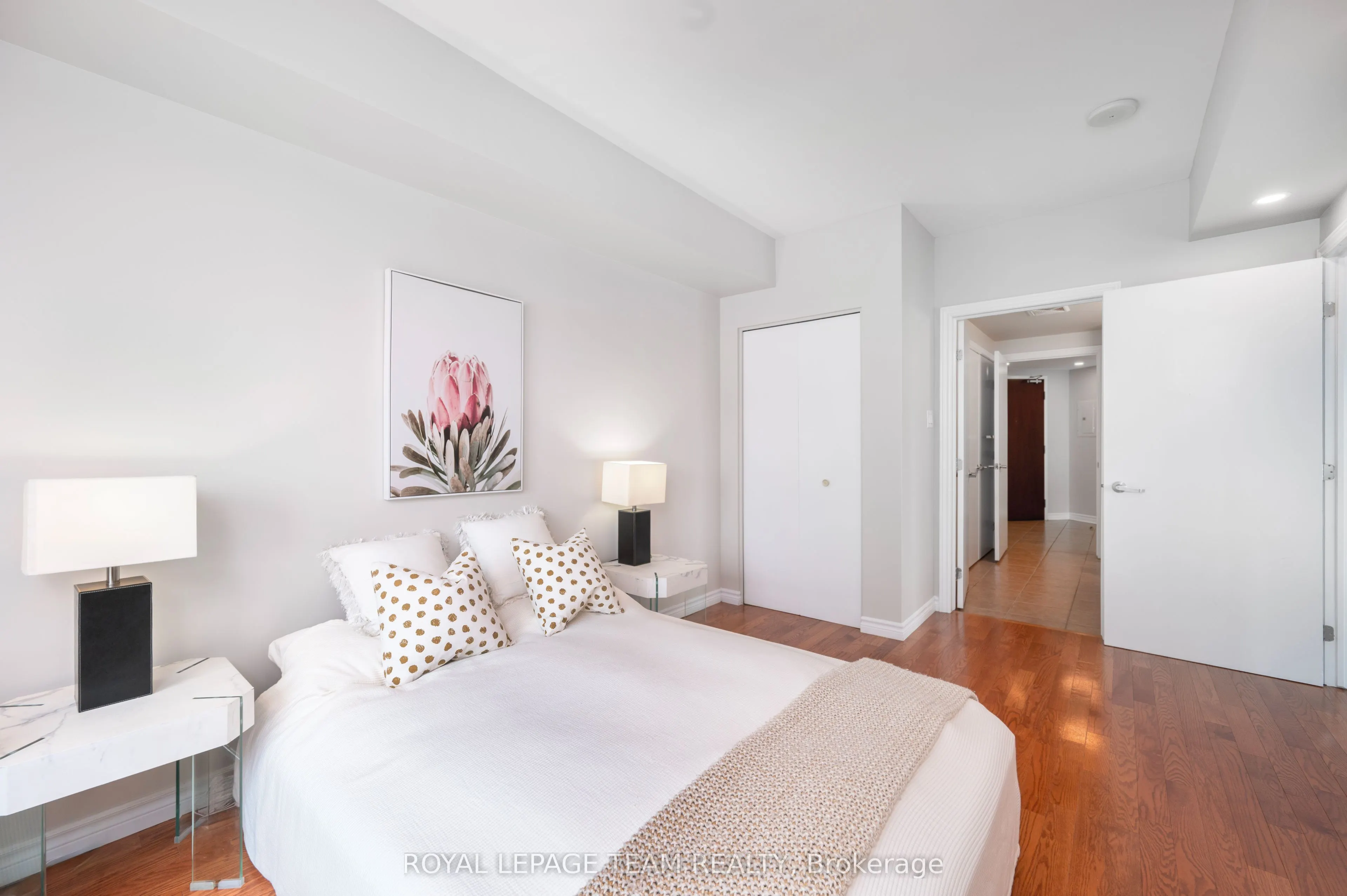 200 Rideau Street, #1704