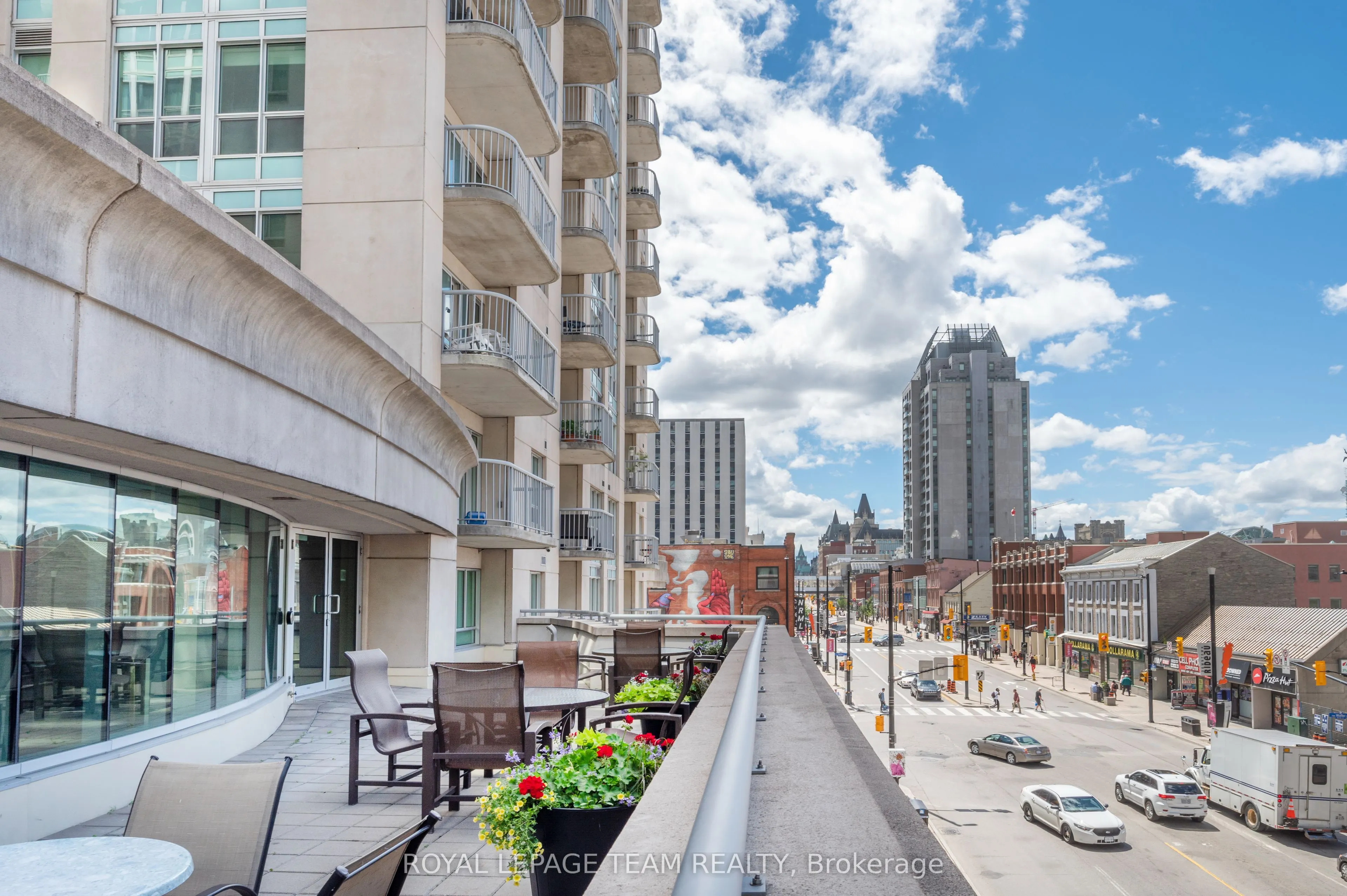 200 Rideau Street, #1704