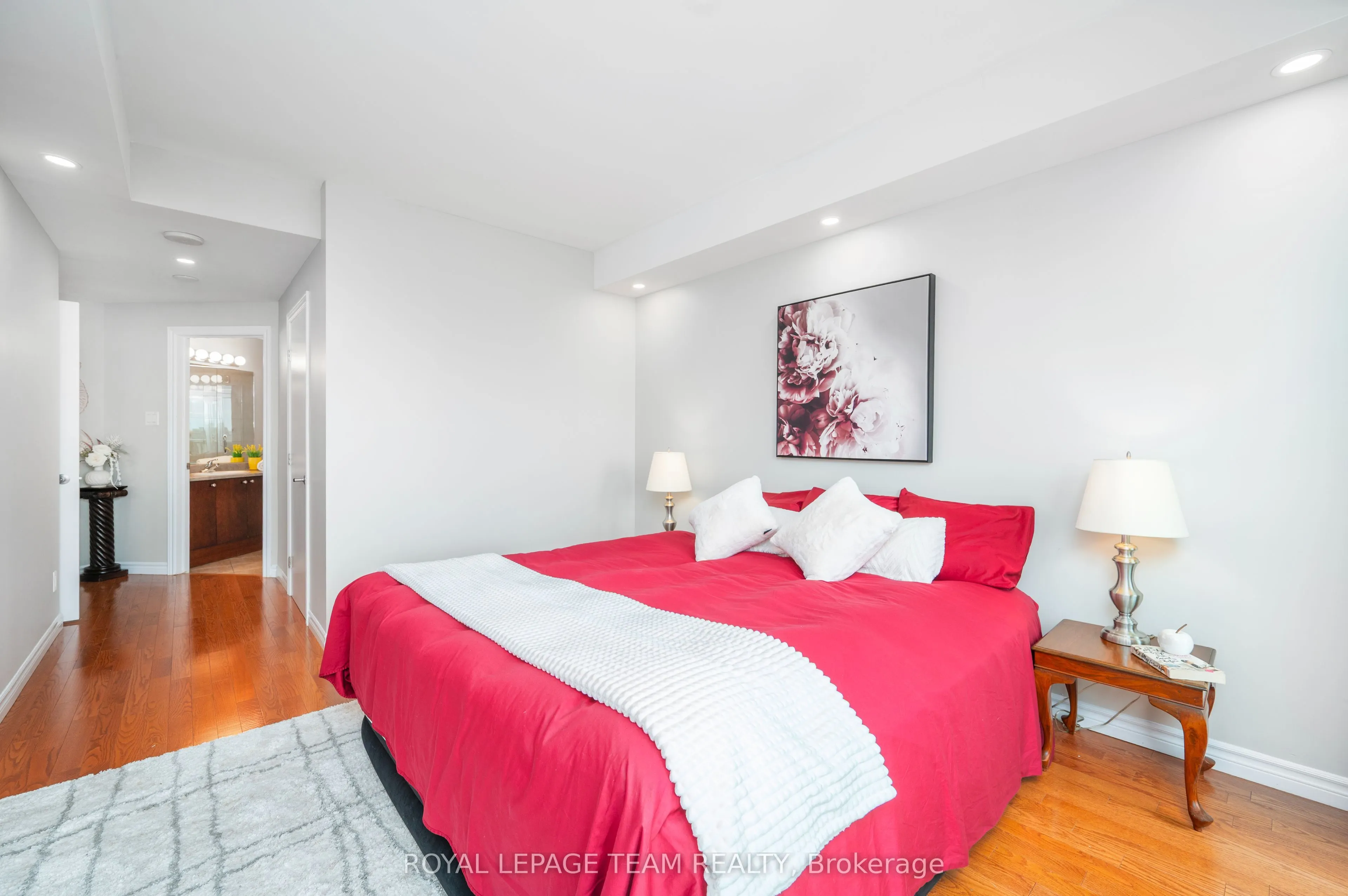200 Rideau Street, #1704