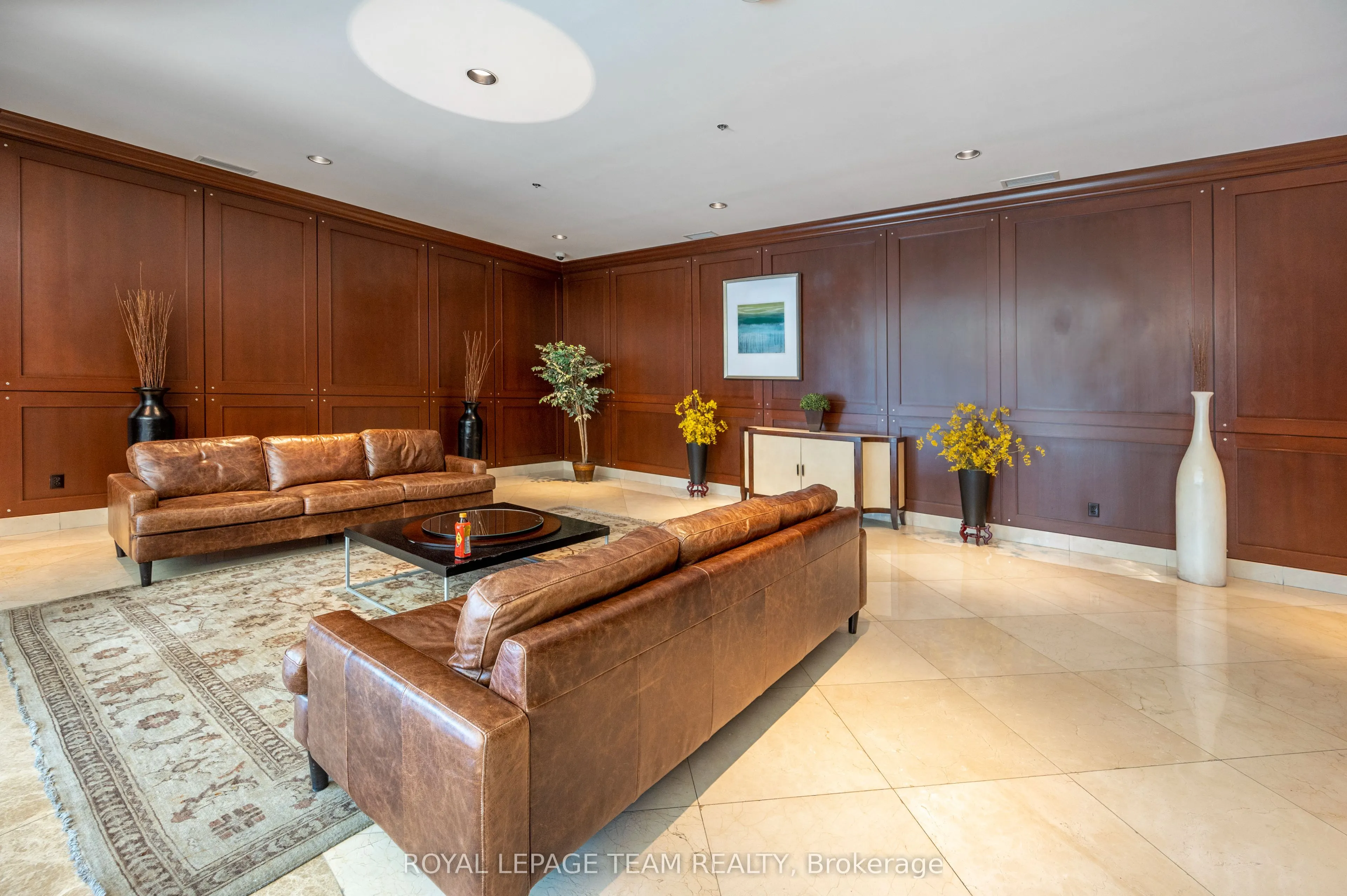 200 Rideau Street, #1704