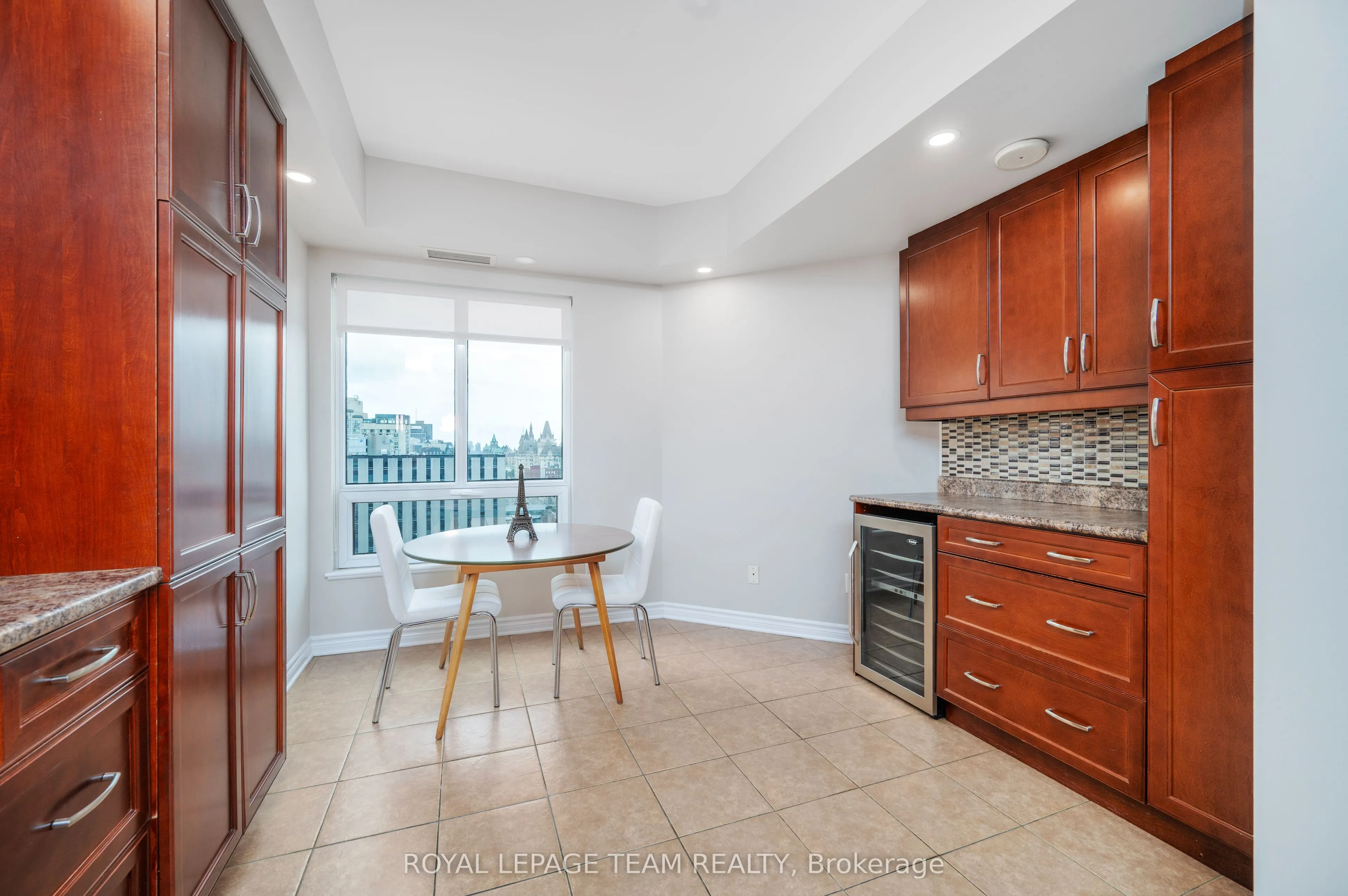200 Rideau Street, #1704
