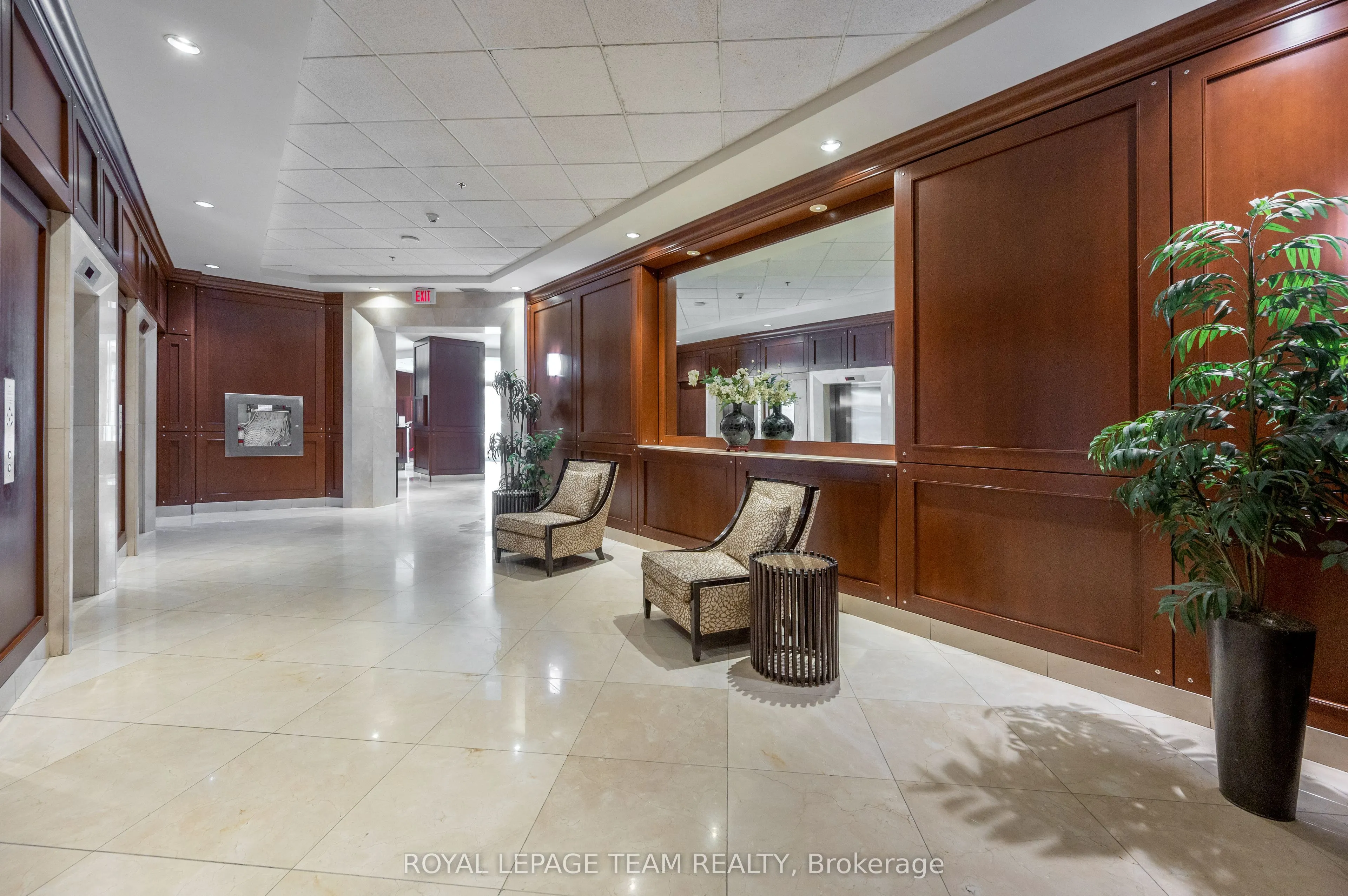 200 Rideau Street, #1704