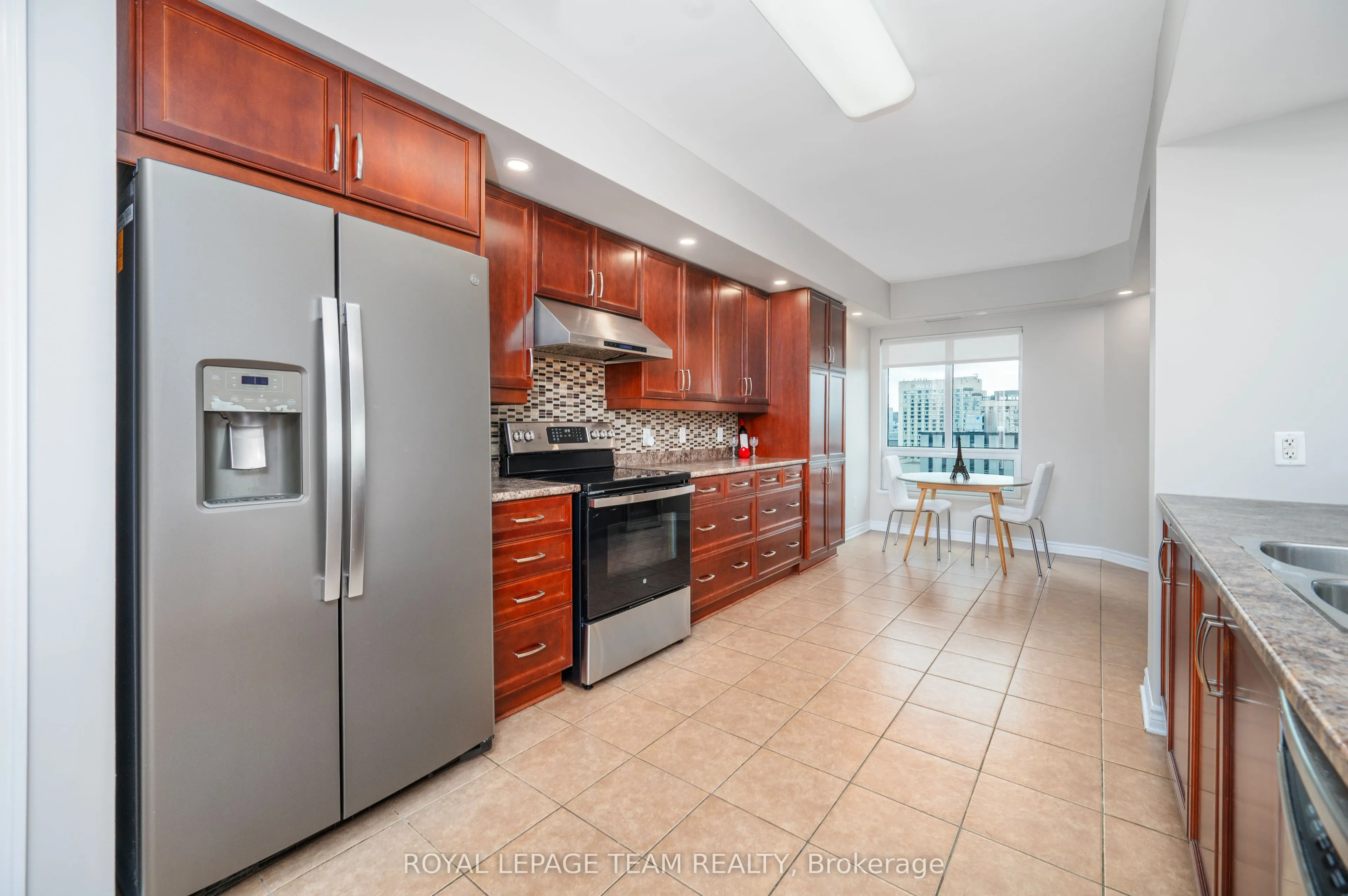 200 Rideau Street, #1704