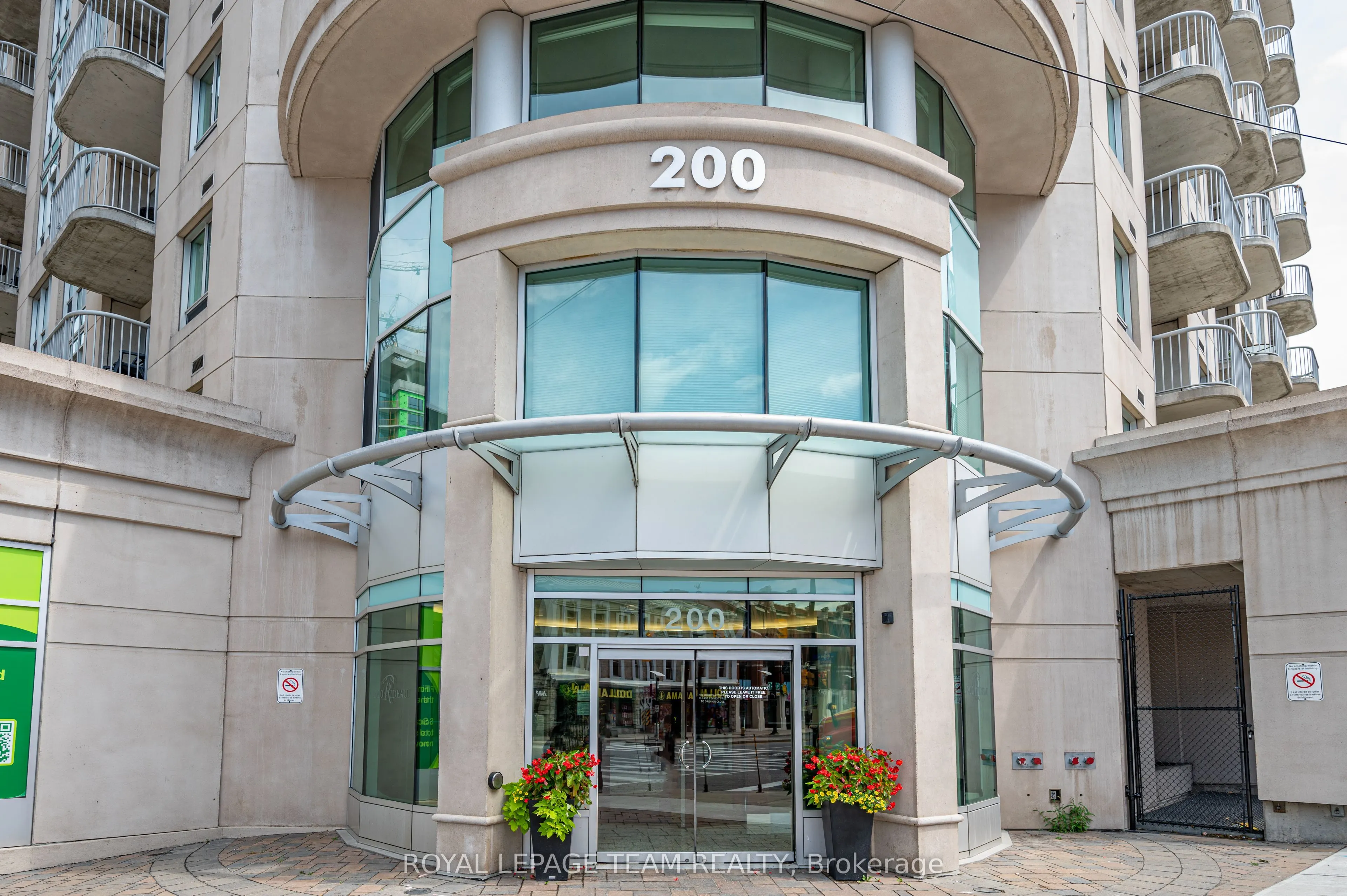 200 Rideau Street, #1704