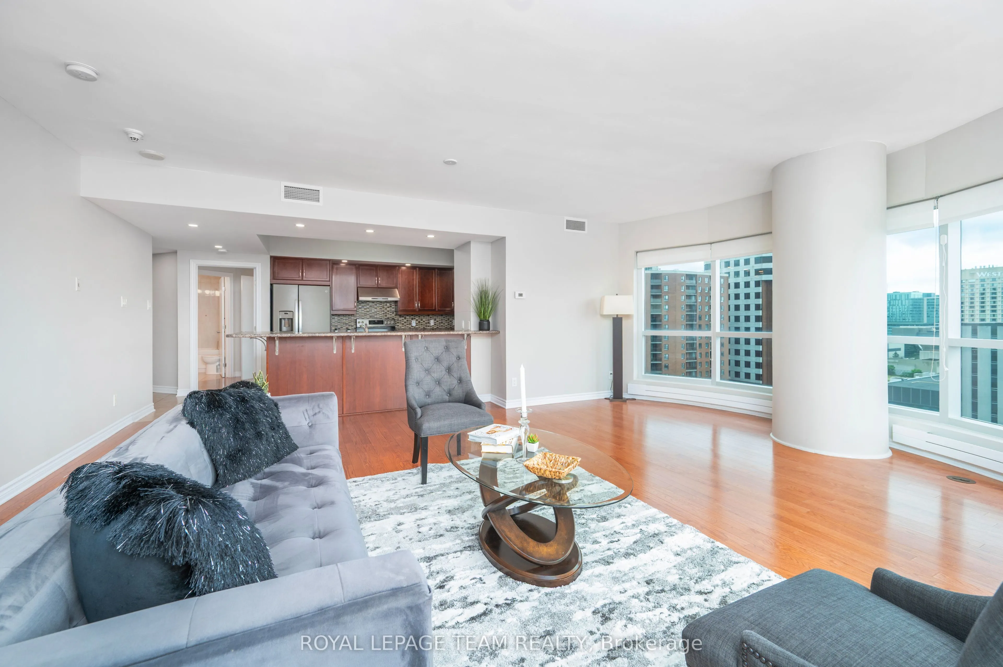 200 Rideau Street, #1704