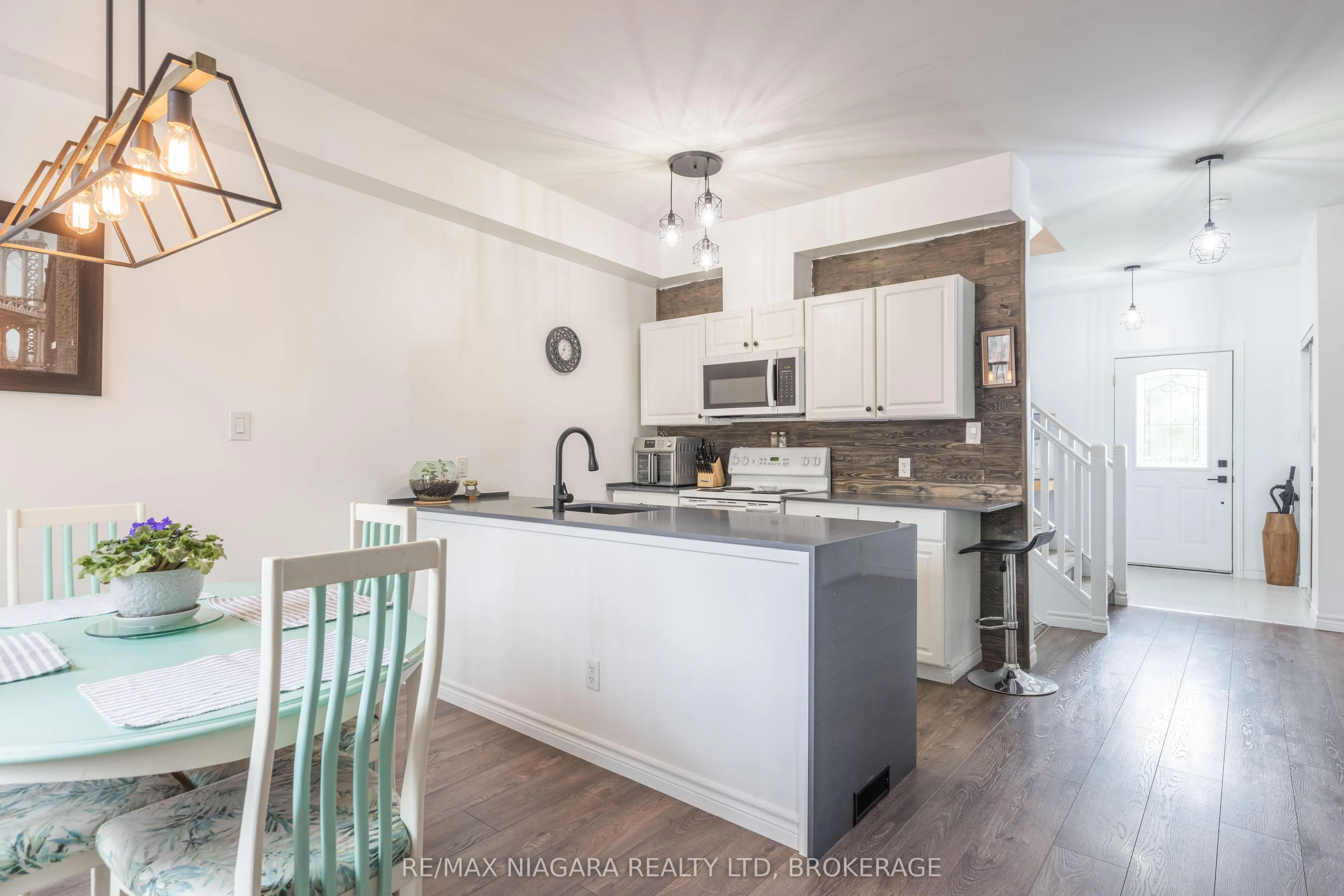203 Cambridge Road E
