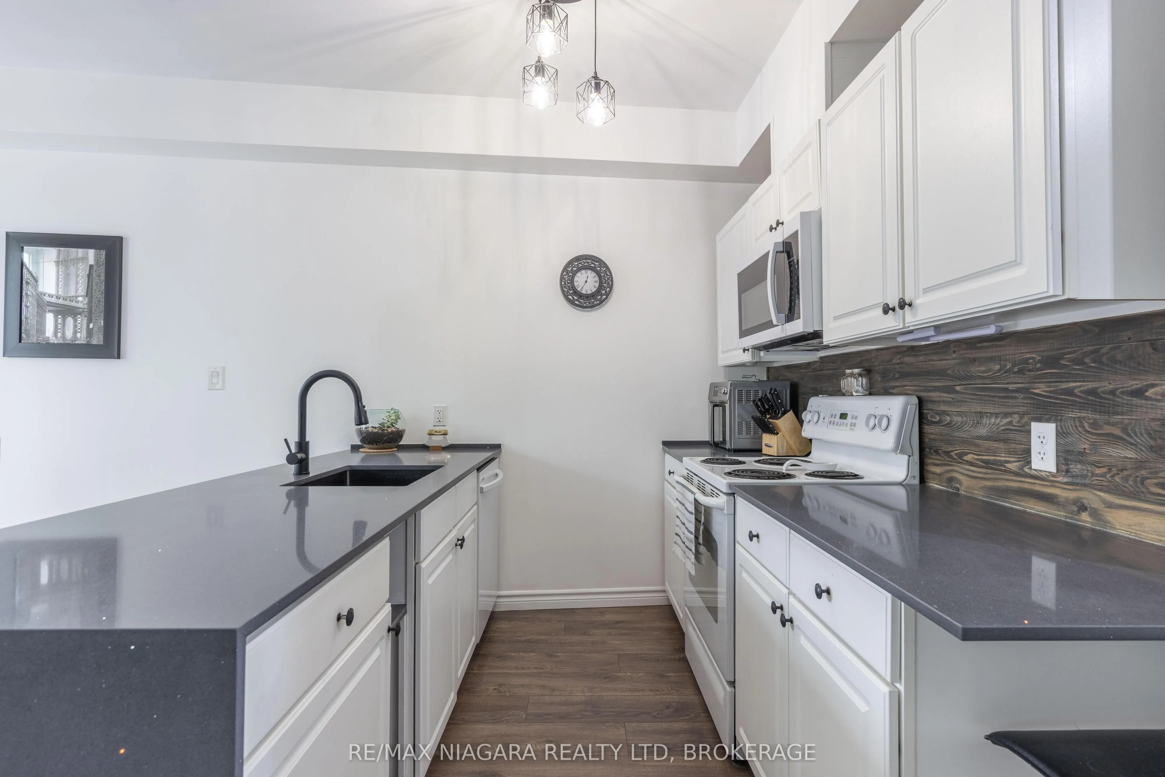 203 Cambridge Road E