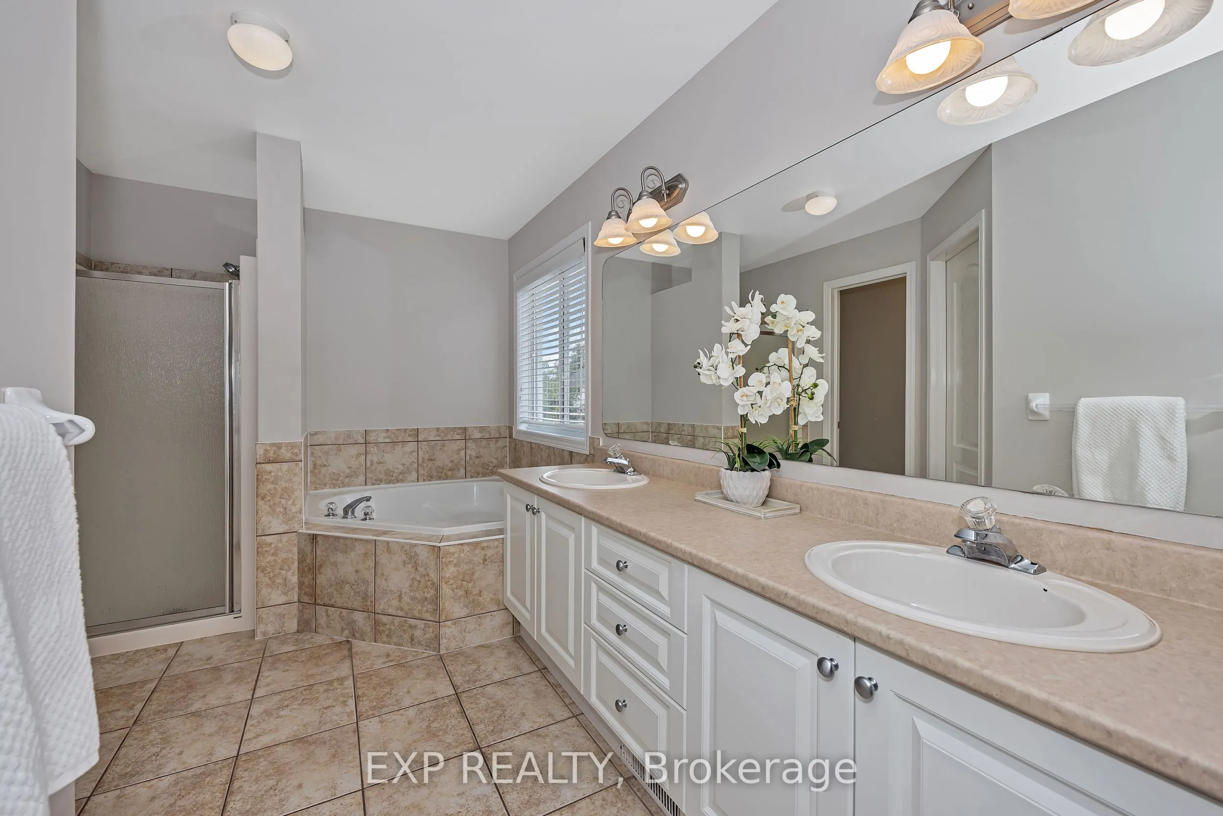 3722 Mountain Meadows Crescent N