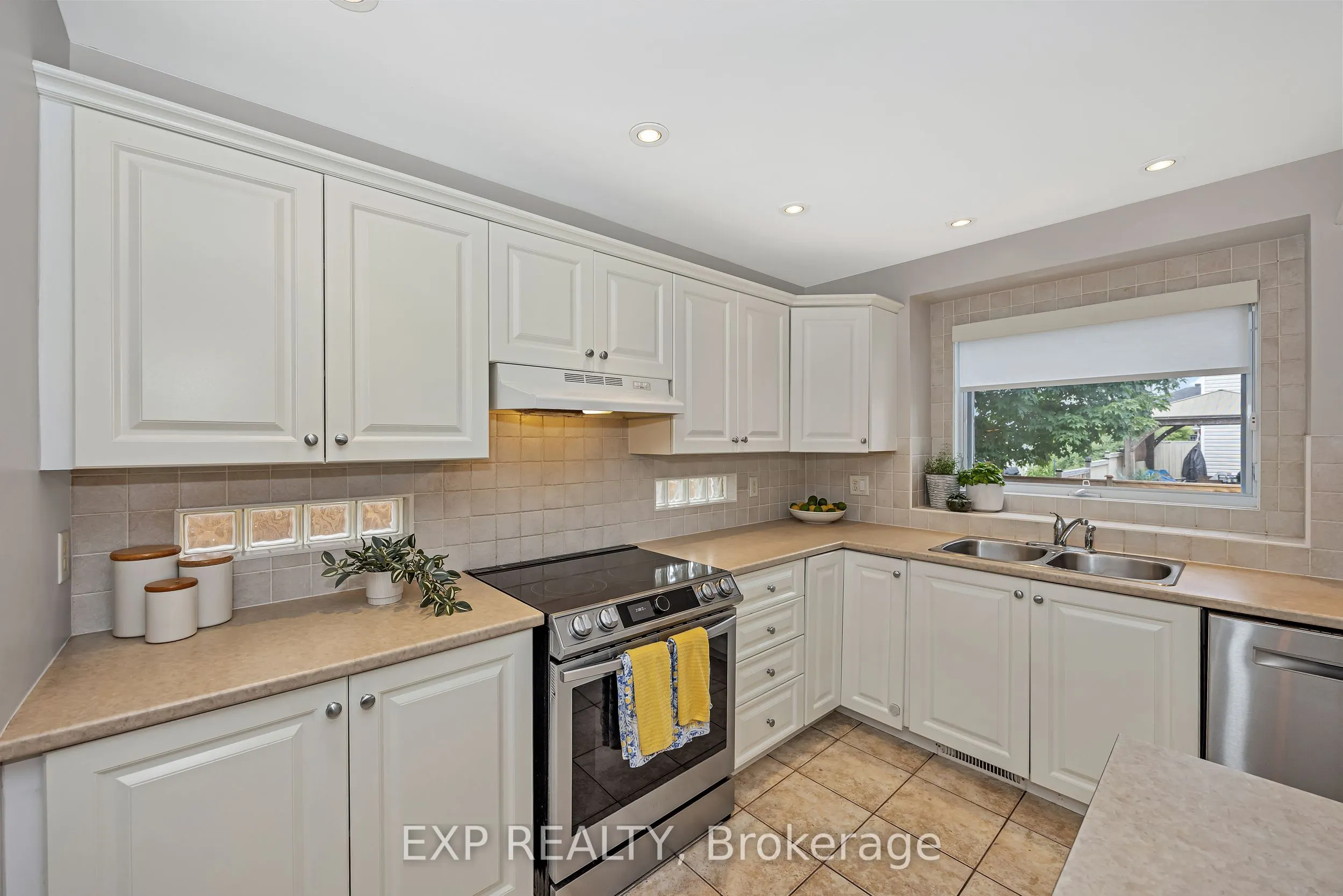 3722 Mountain Meadows Crescent N