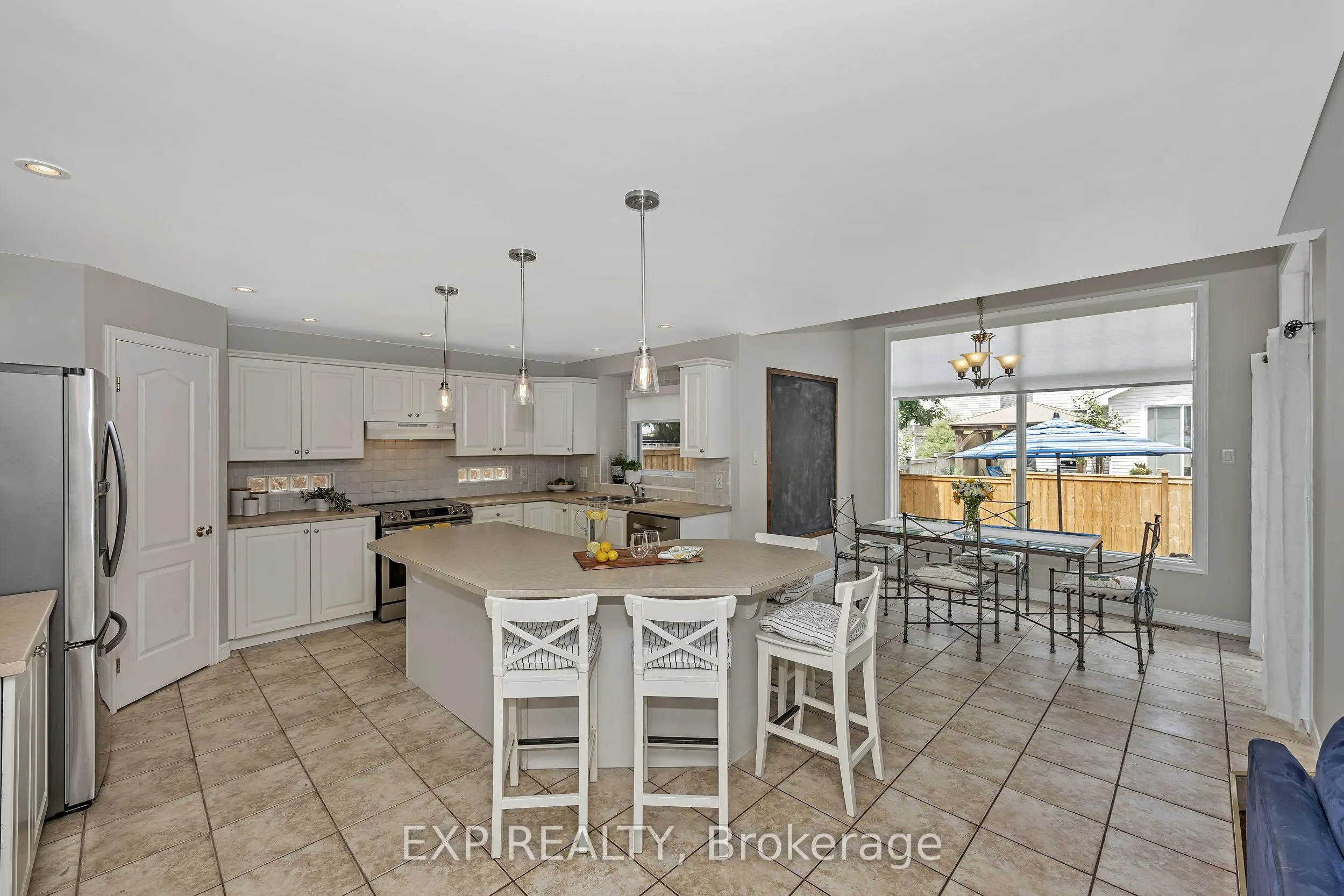 3722 Mountain Meadows Crescent N