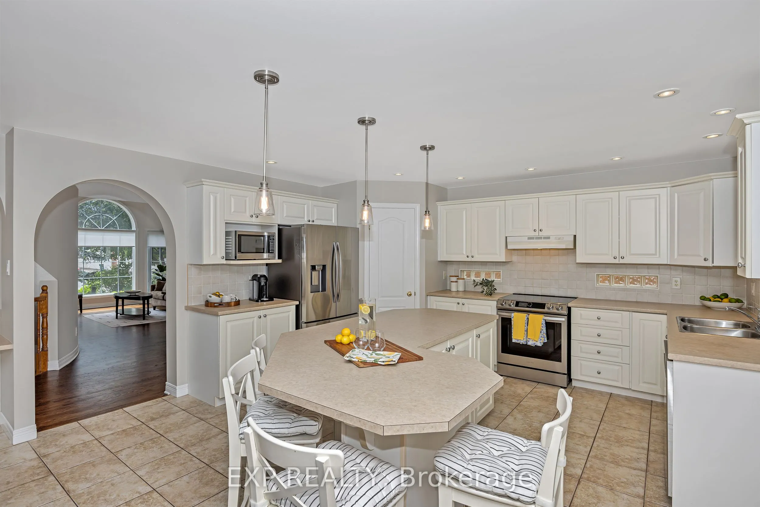3722 Mountain Meadows Crescent N