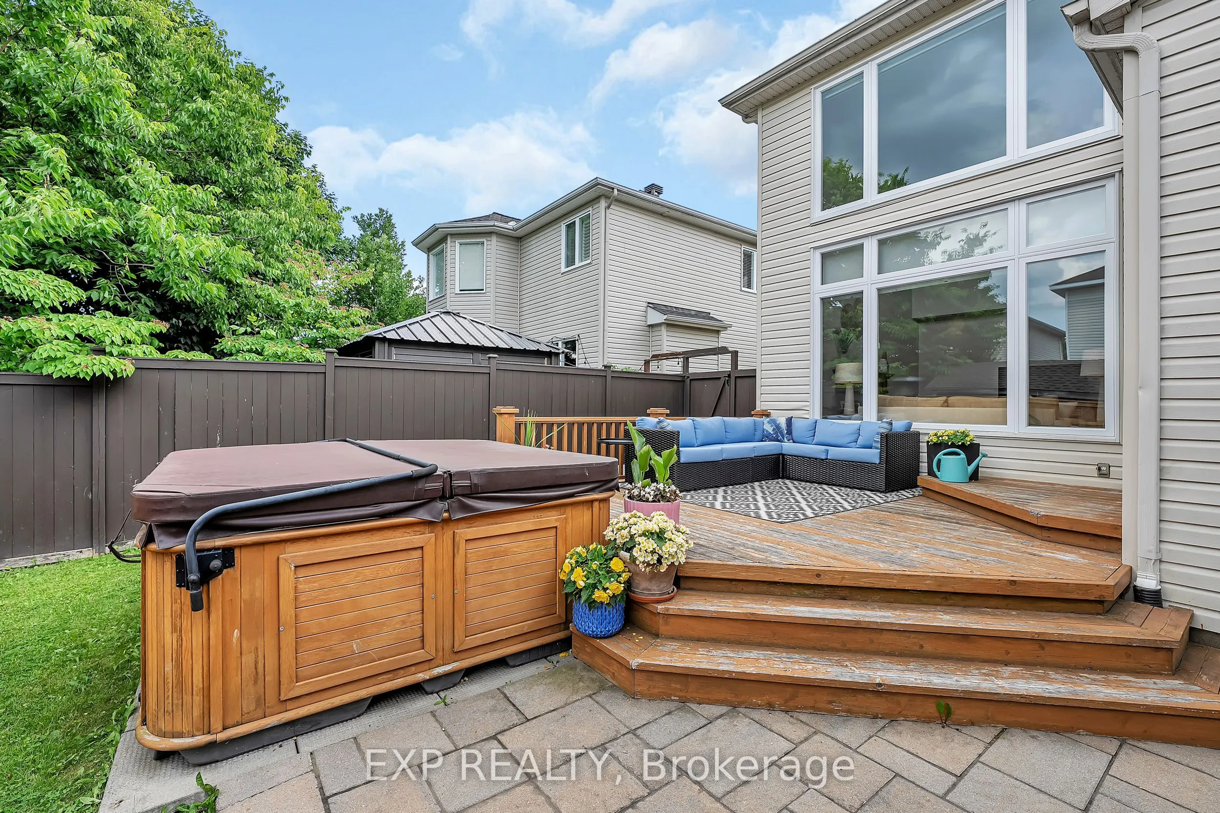 3722 Mountain Meadows Crescent N