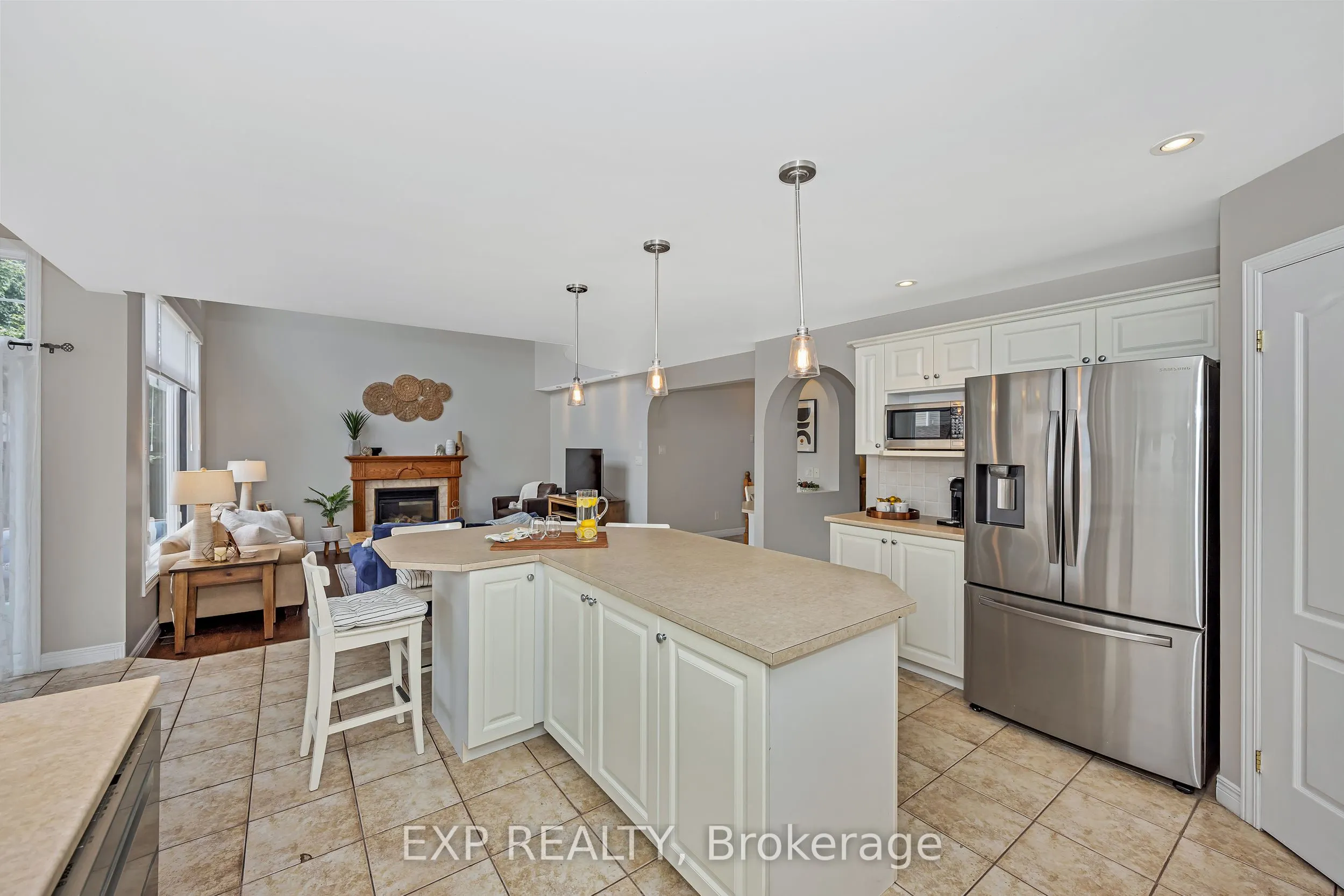 3722 Mountain Meadows Crescent N