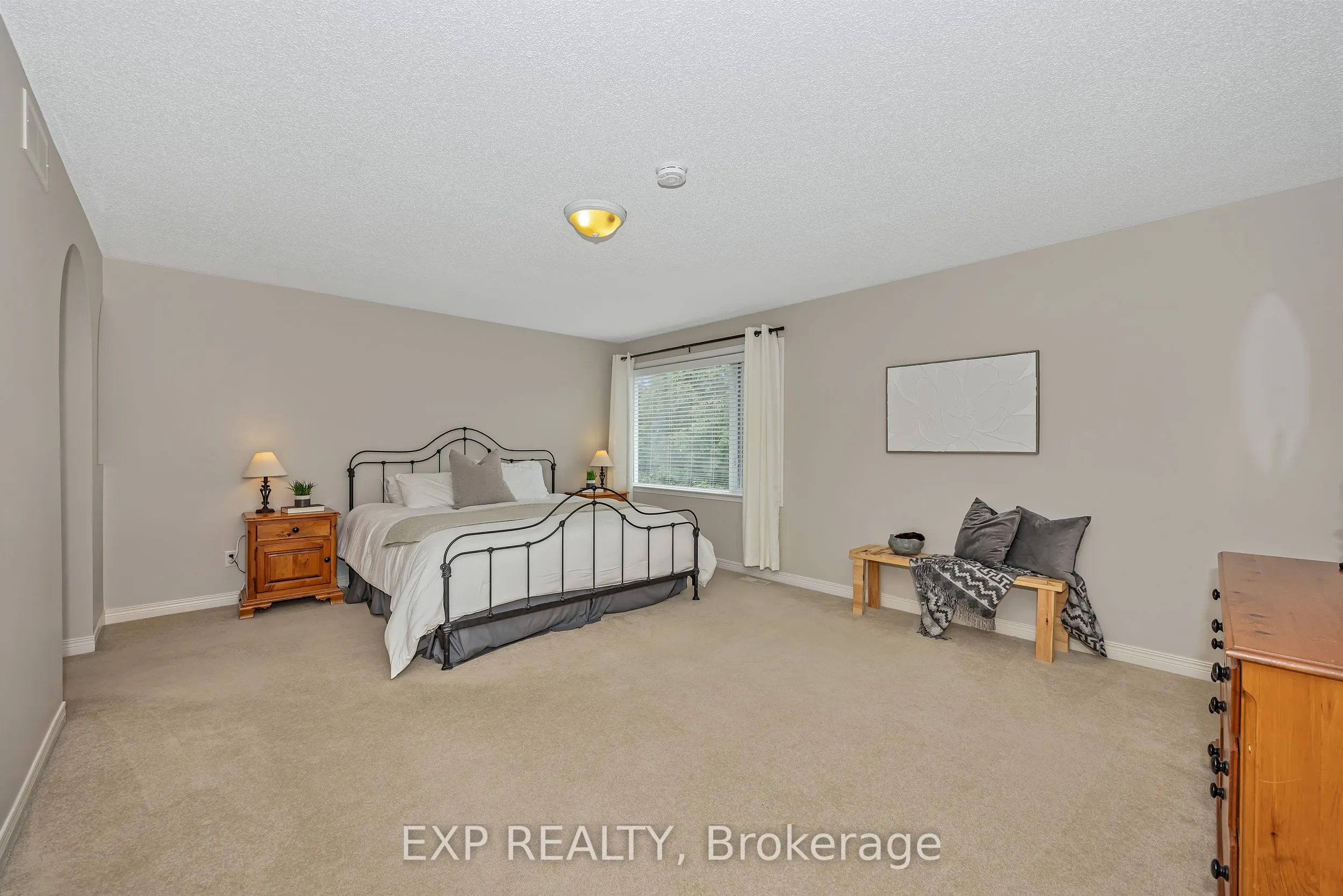 3722 Mountain Meadows Crescent N