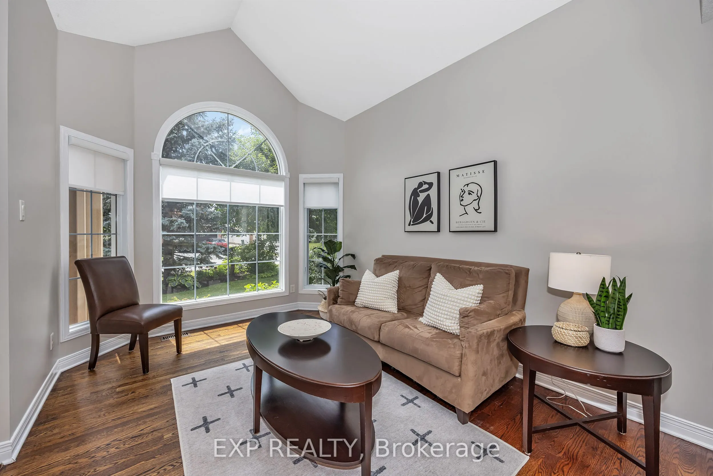 3722 Mountain Meadows Crescent N