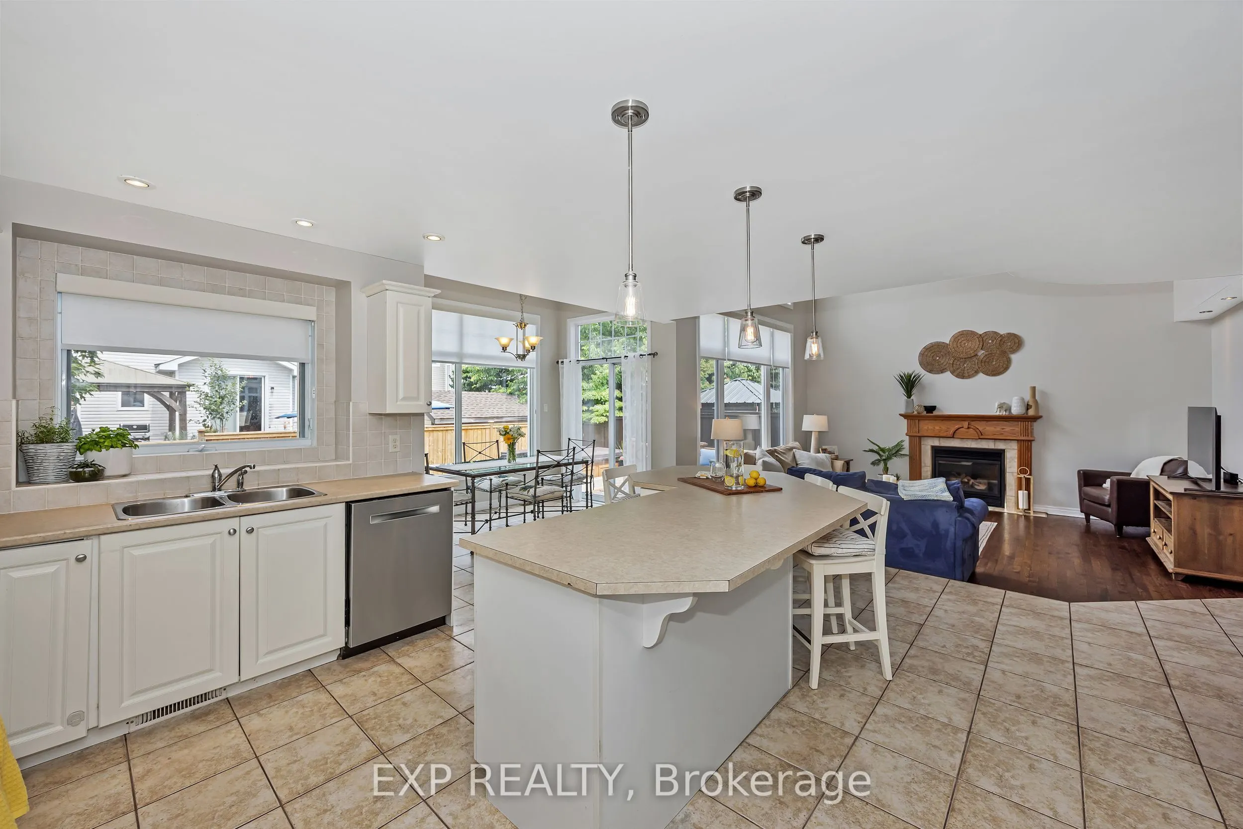3722 Mountain Meadows Crescent N