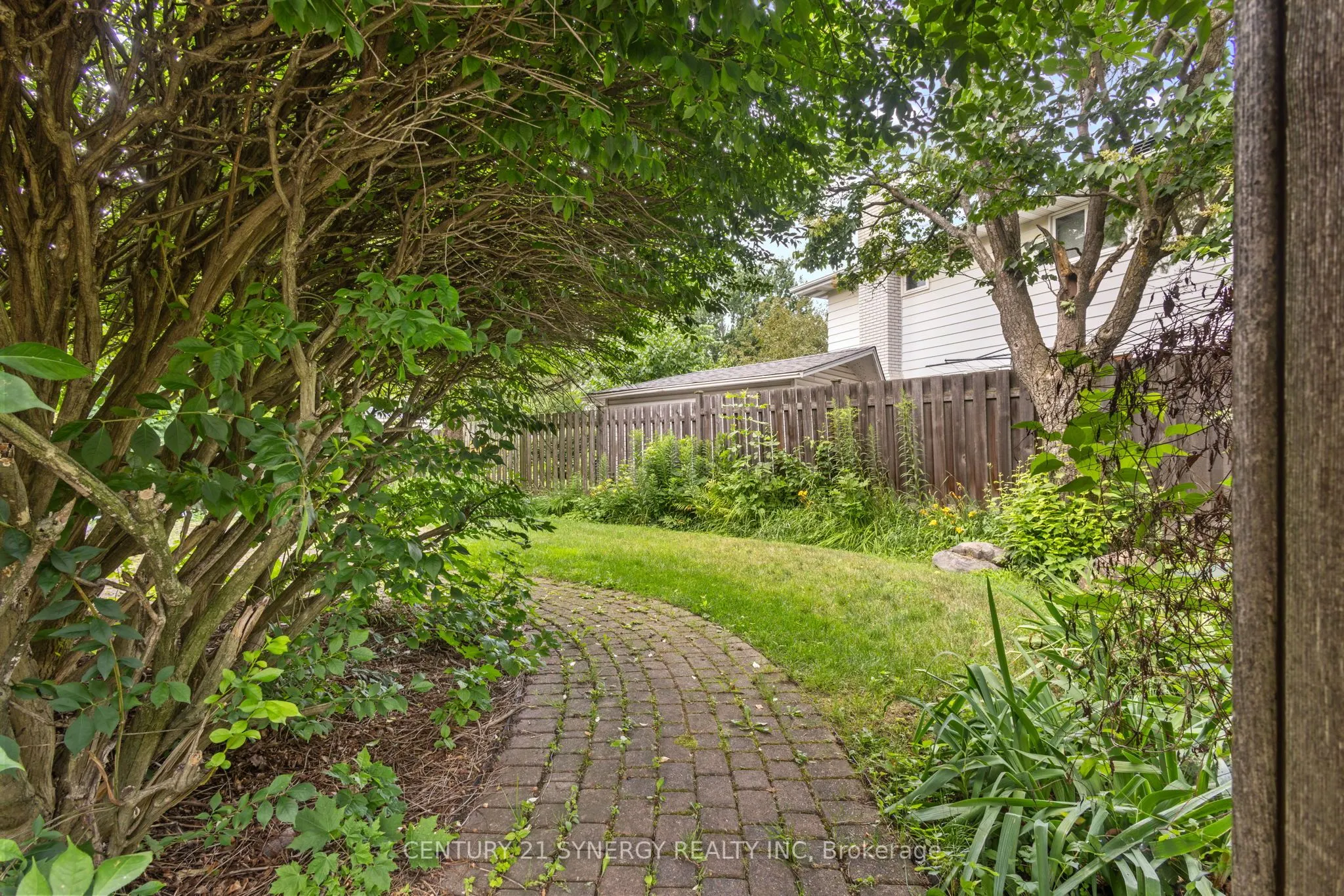 14 Silver Aspen Crescent