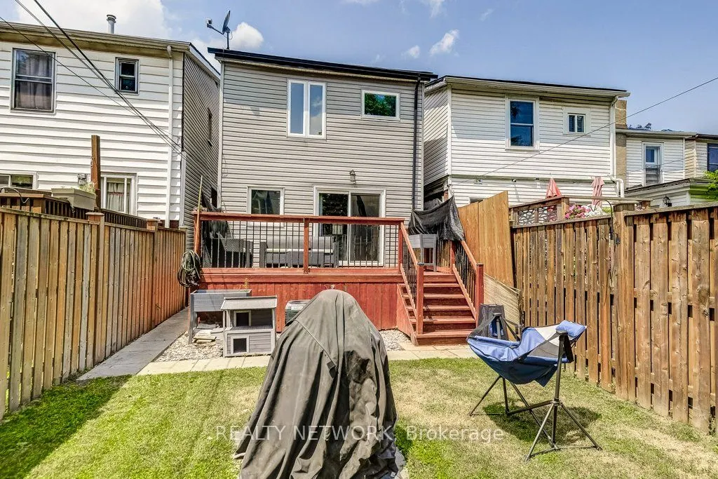 88 Rosslyn Avenue N