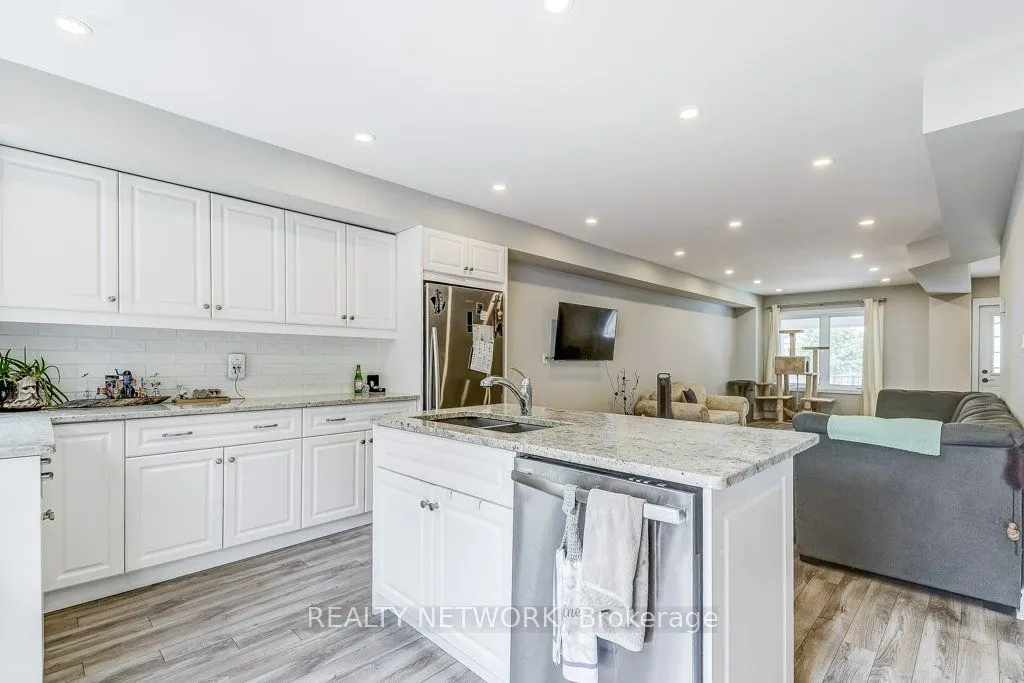 88 Rosslyn Avenue N