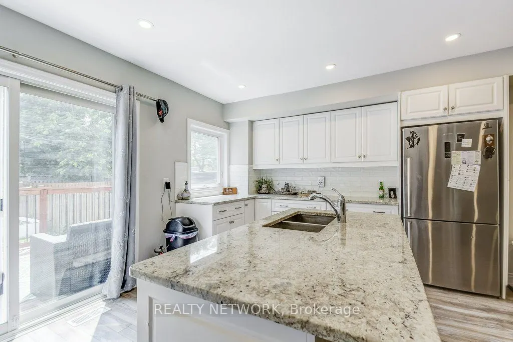88 Rosslyn Avenue N