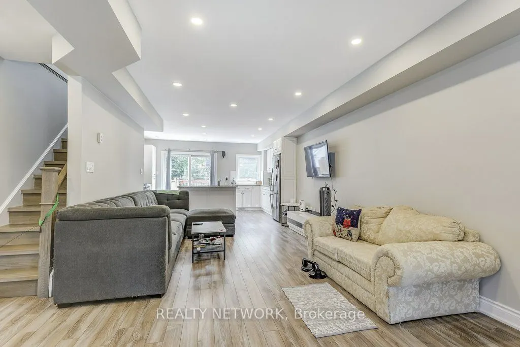 88 Rosslyn Avenue N