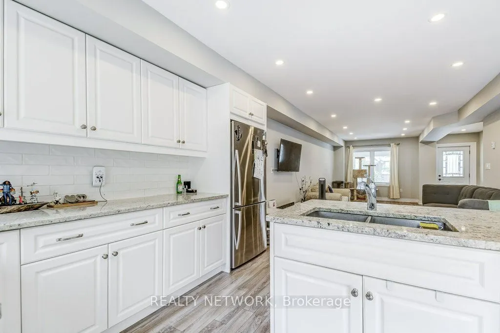 88 Rosslyn Avenue N