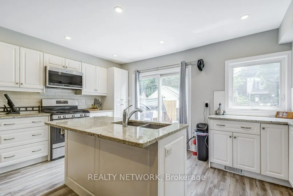88 Rosslyn Avenue N