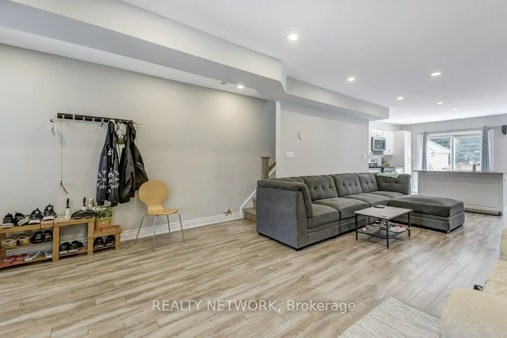 88 Rosslyn Avenue N
