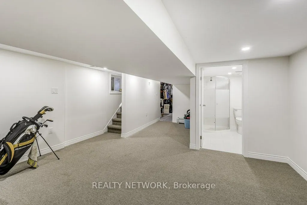 88 Rosslyn Avenue N