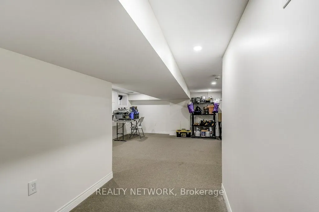 88 Rosslyn Avenue N
