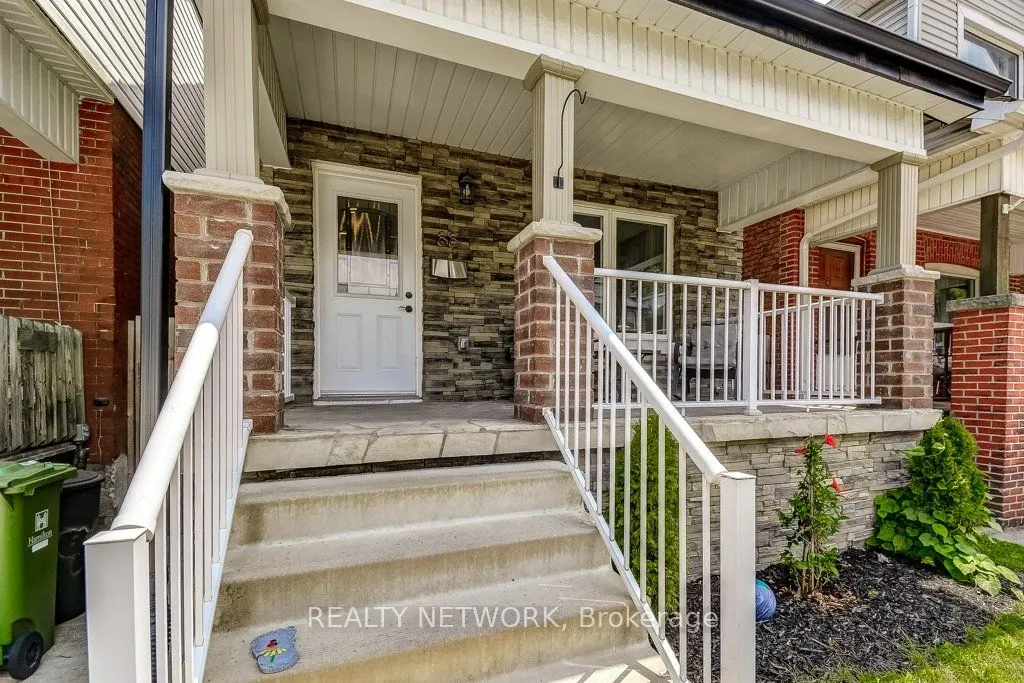 88 Rosslyn Avenue N