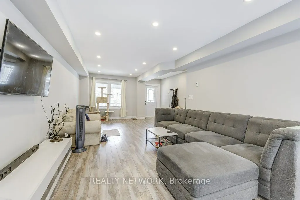 88 Rosslyn Avenue N