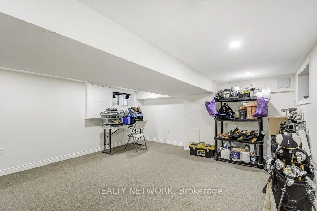 88 Rosslyn Avenue N