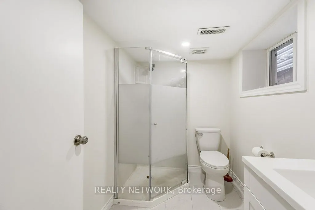 88 Rosslyn Avenue N