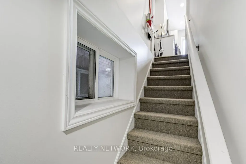 88 Rosslyn Avenue N